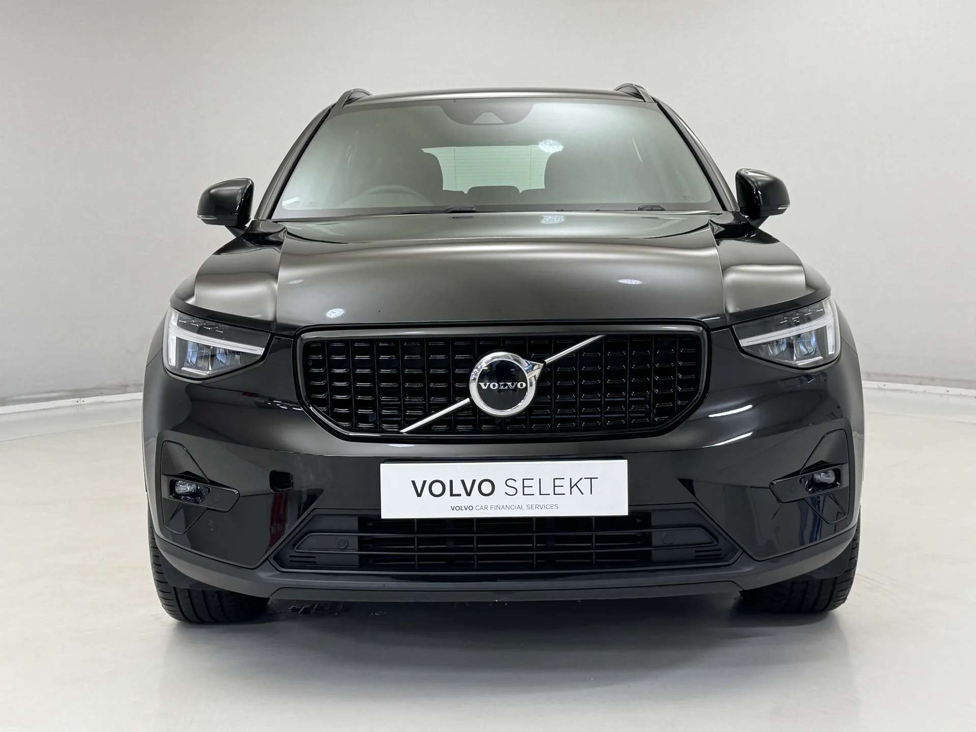 2023 VOLVO XC40 2023 VOLVO XC40