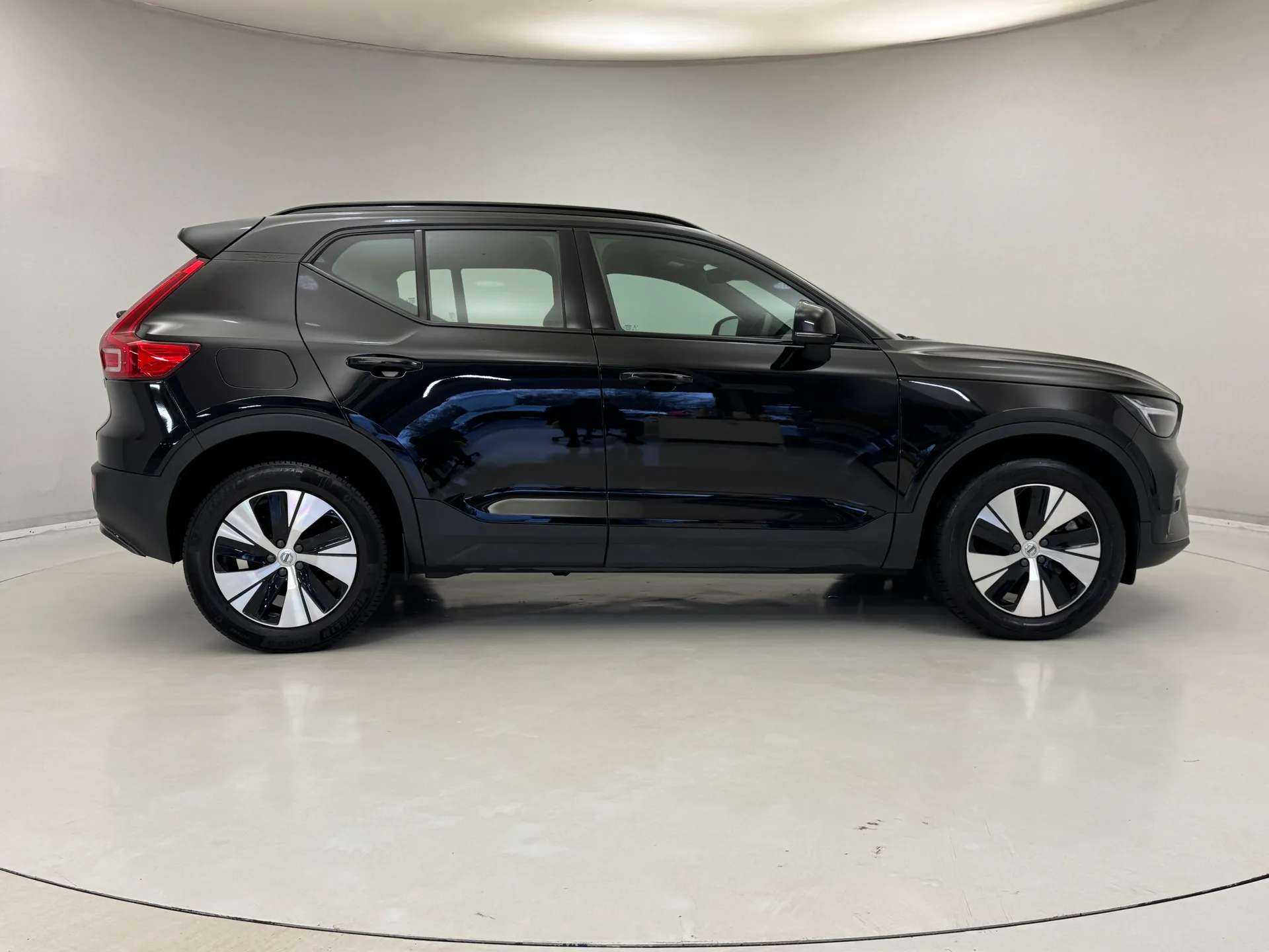 2023 VOLVO XC40 2023 VOLVO XC40