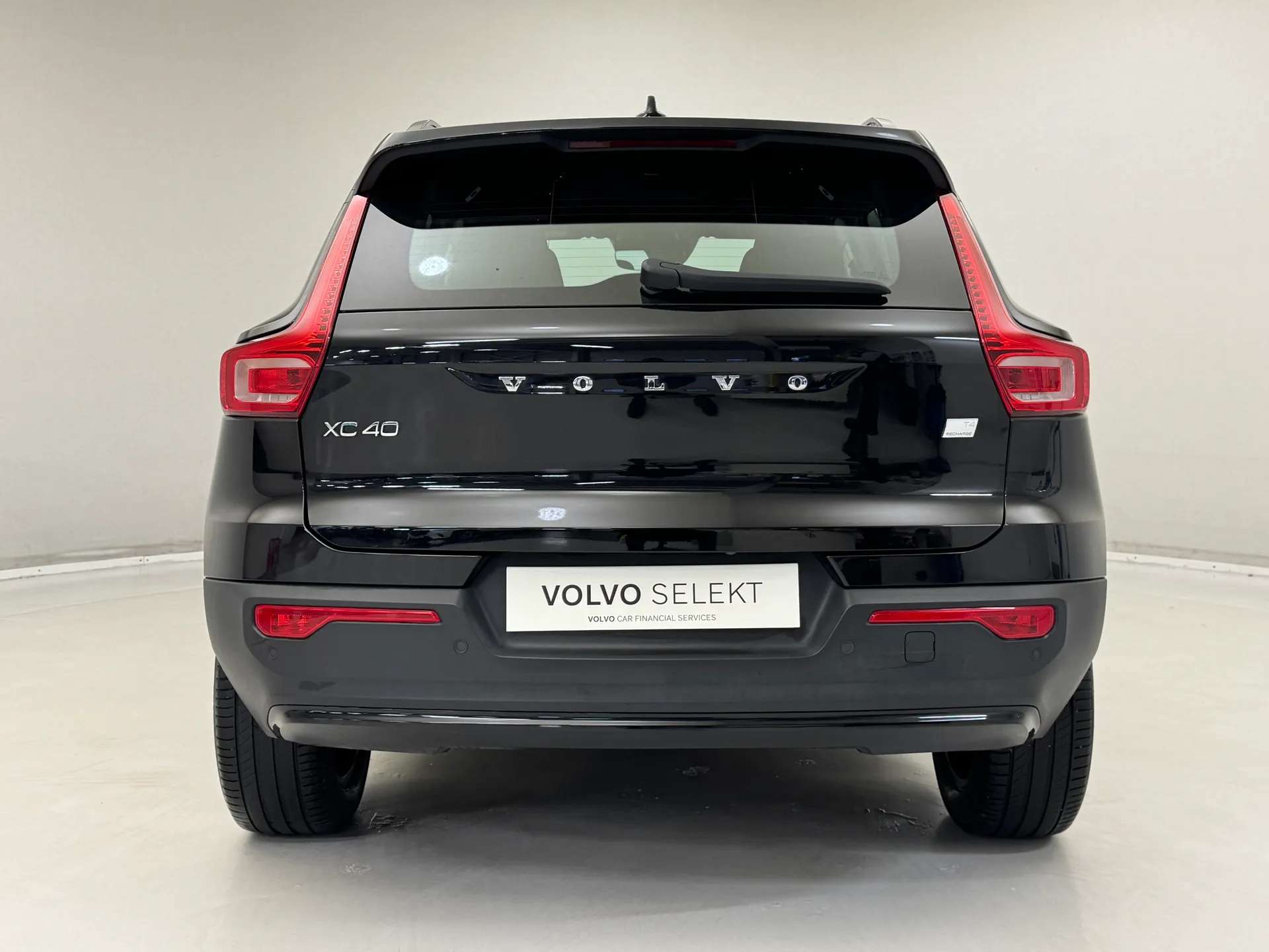 2023 VOLVO XC40 2023 VOLVO XC40