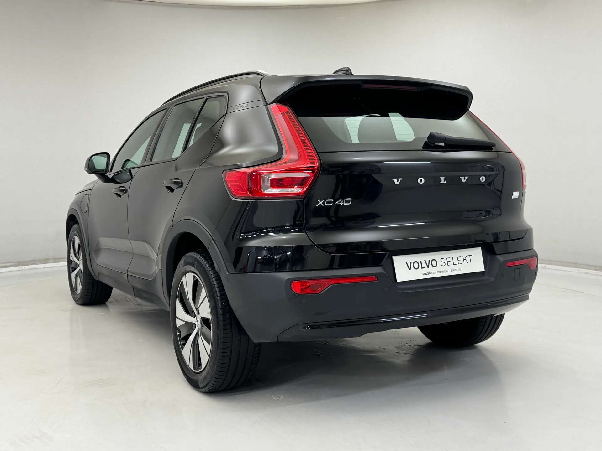2023 VOLVO XC40 2023 VOLVO XC40