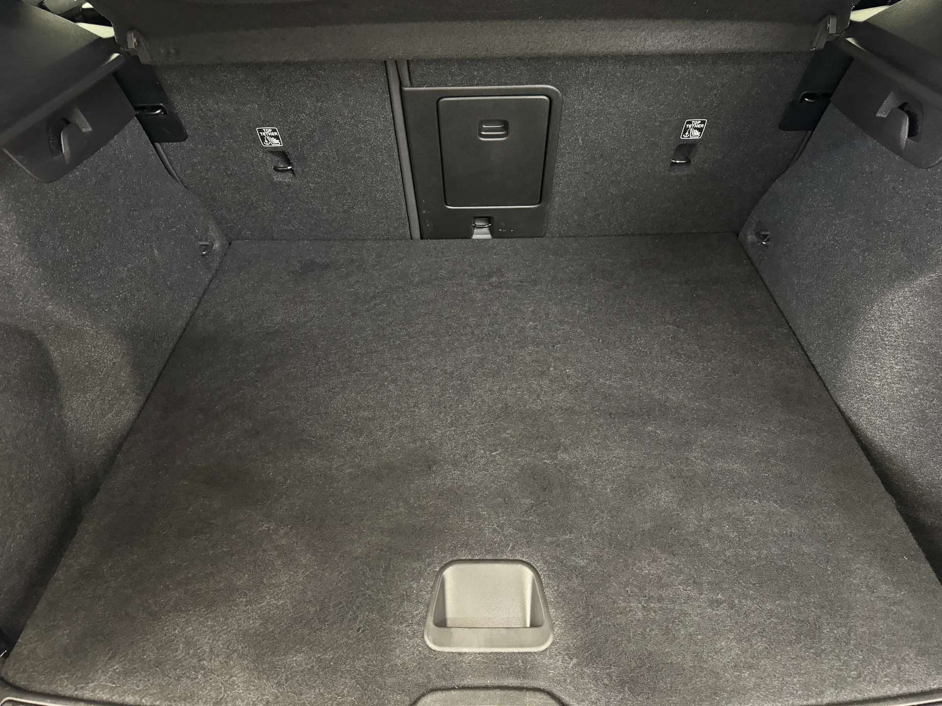 2023 VOLVO XC40 2023 VOLVO XC40