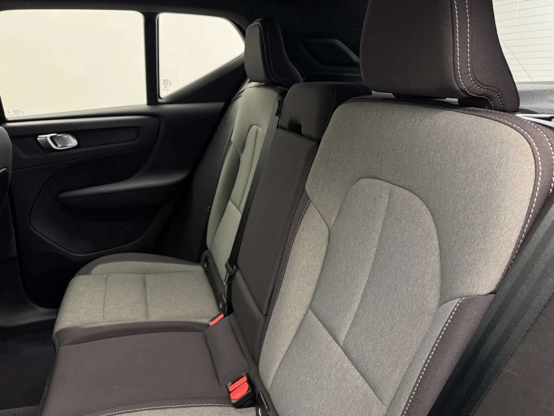 2023 VOLVO XC40 2023 VOLVO XC40