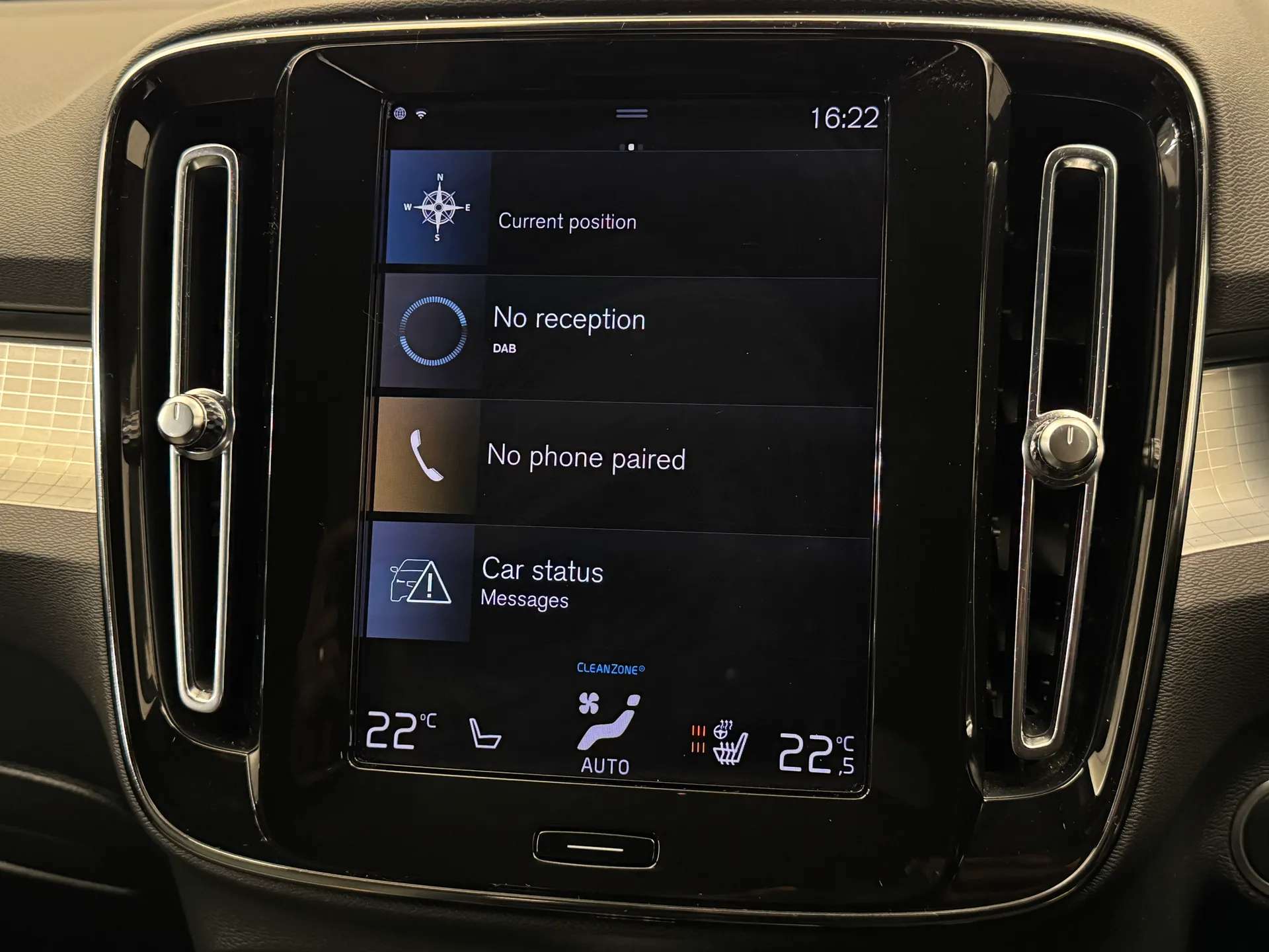 2023 VOLVO XC40 2023 VOLVO XC40