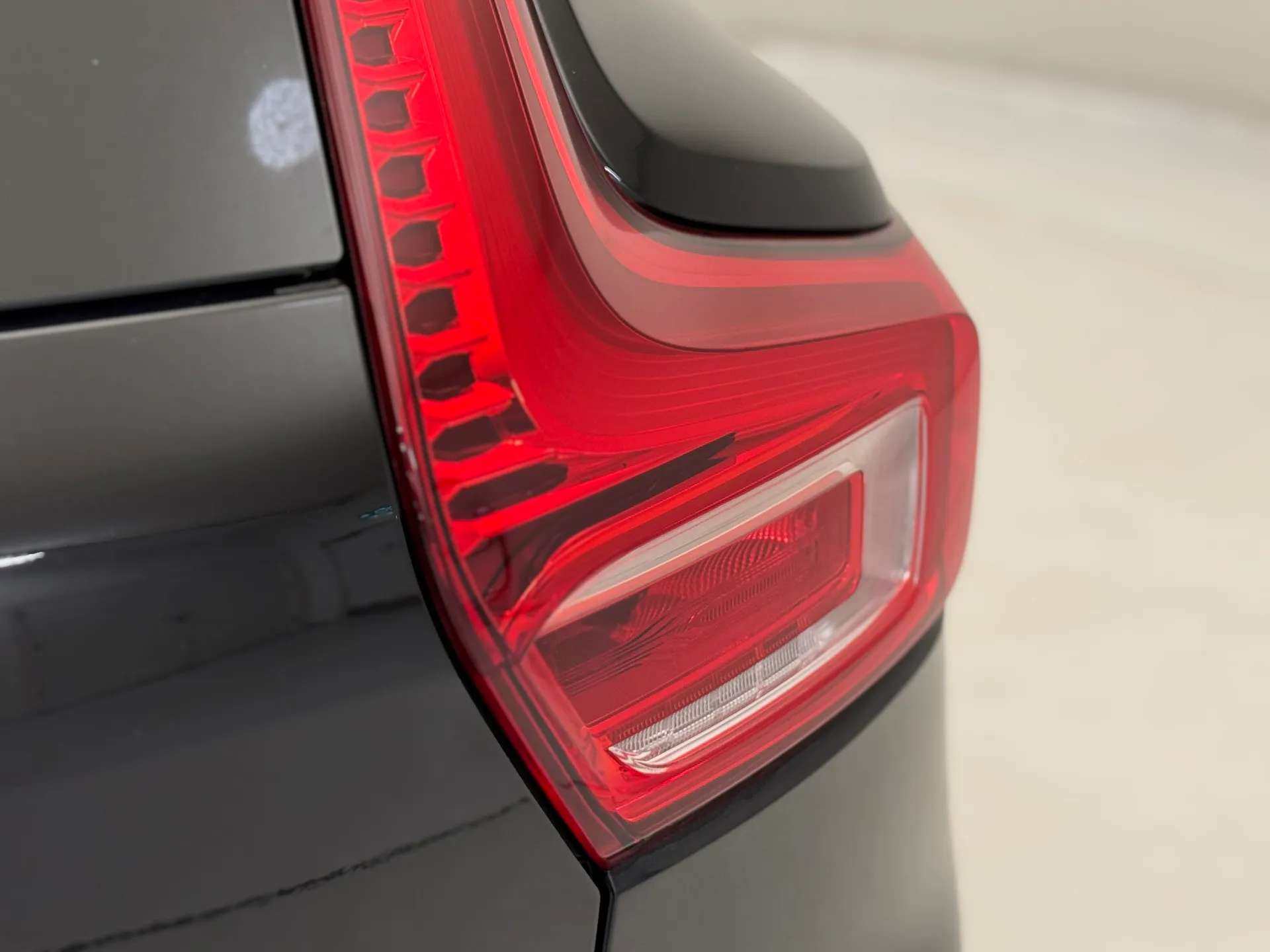 2023 VOLVO XC40 2023 VOLVO XC40