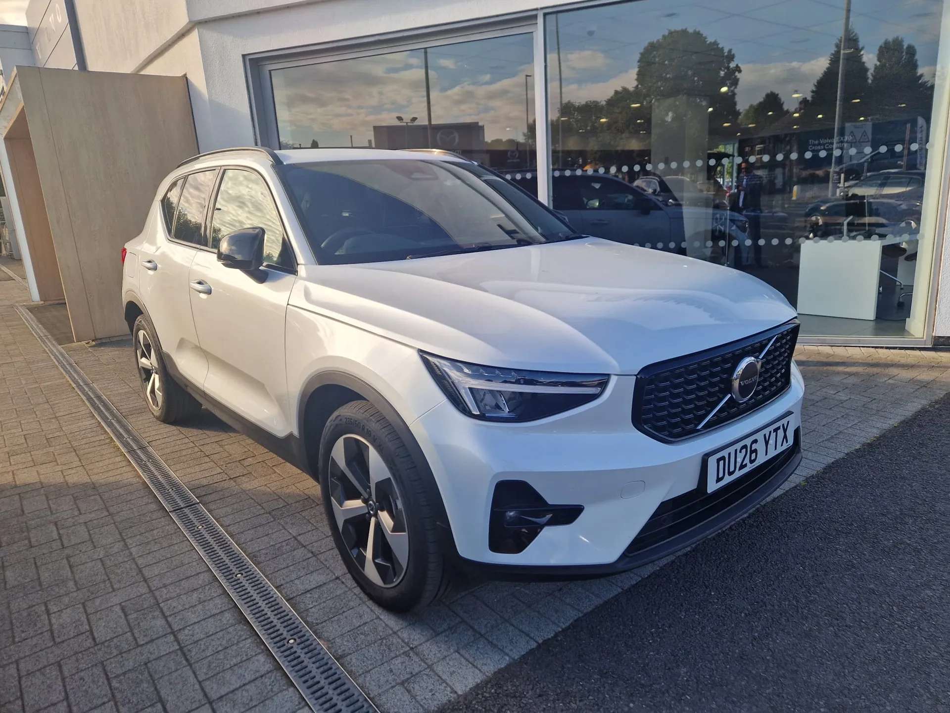 A 2026 VOLVO XC40 2.0 B3P Plus Dark 5dr Auto A 2026 VOLVO XC40 2.0 B3P Plus Dark 5dr Auto