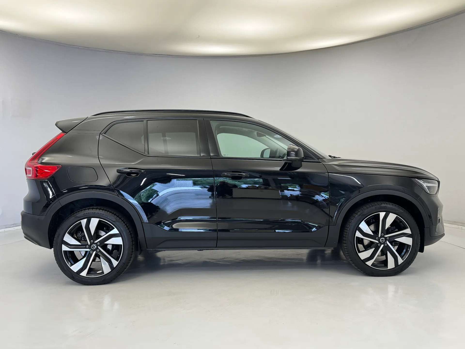 2023 VOLVO XC40 2023 VOLVO XC40