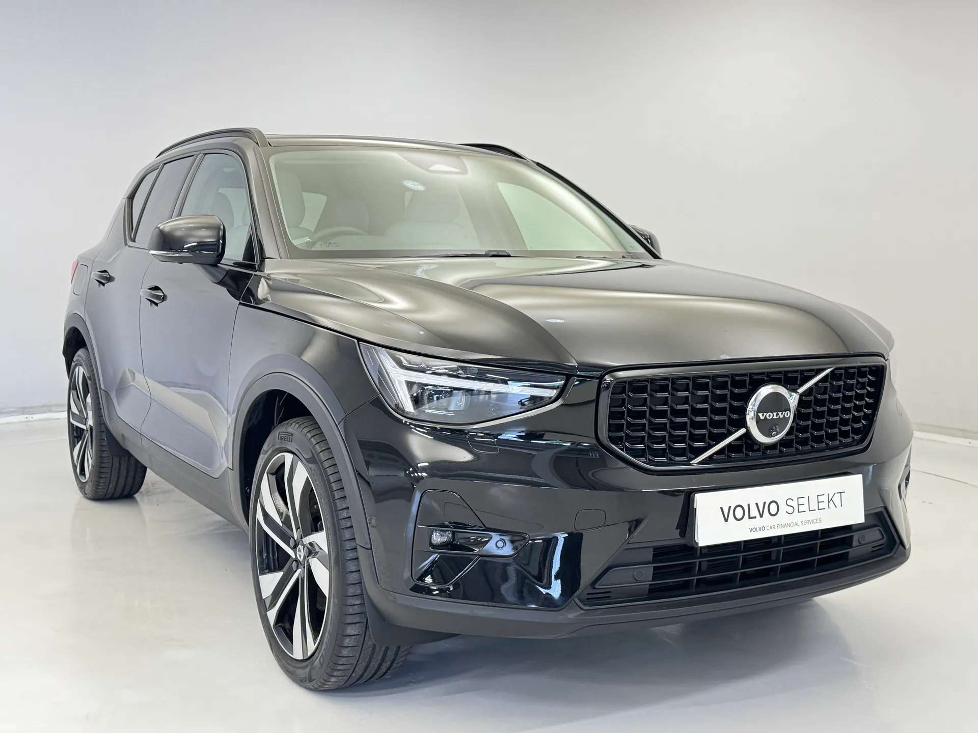 A 2023 VOLVO XC40 2.0 B3P Ultimate Dark 5dr Auto A 2023 VOLVO XC40 2.0 B3P Ultimate Dark 5dr Auto
