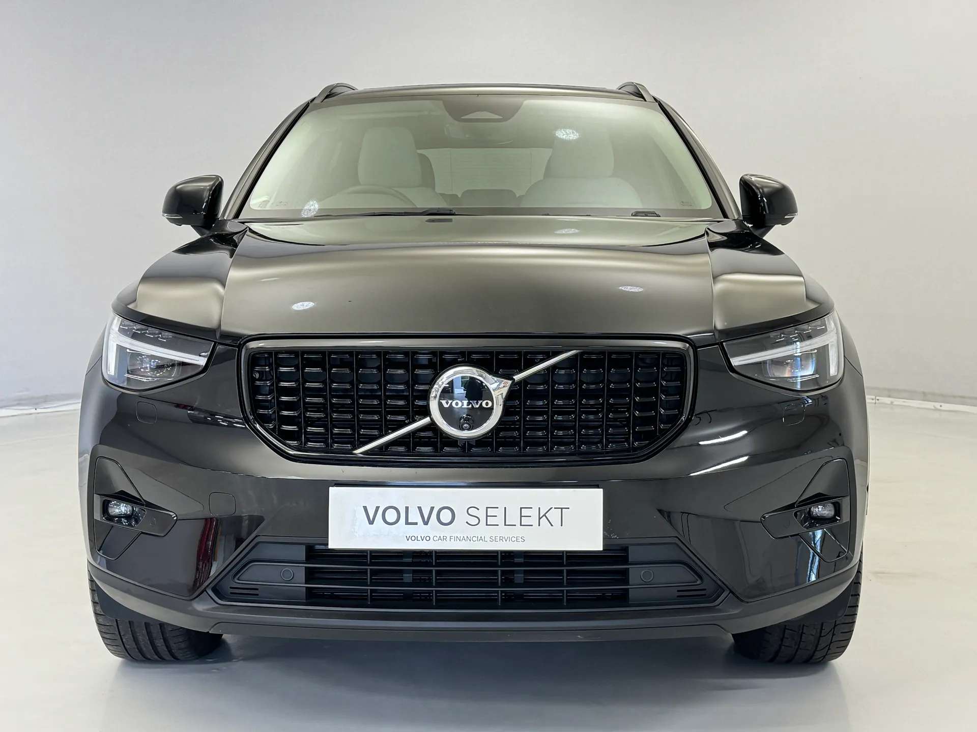 A 2023 VOLVO XC40 2.0 B3P Ultimate Dark 5dr Auto A 2023 VOLVO XC40 2.0 B3P Ultimate Dark 5dr Auto
