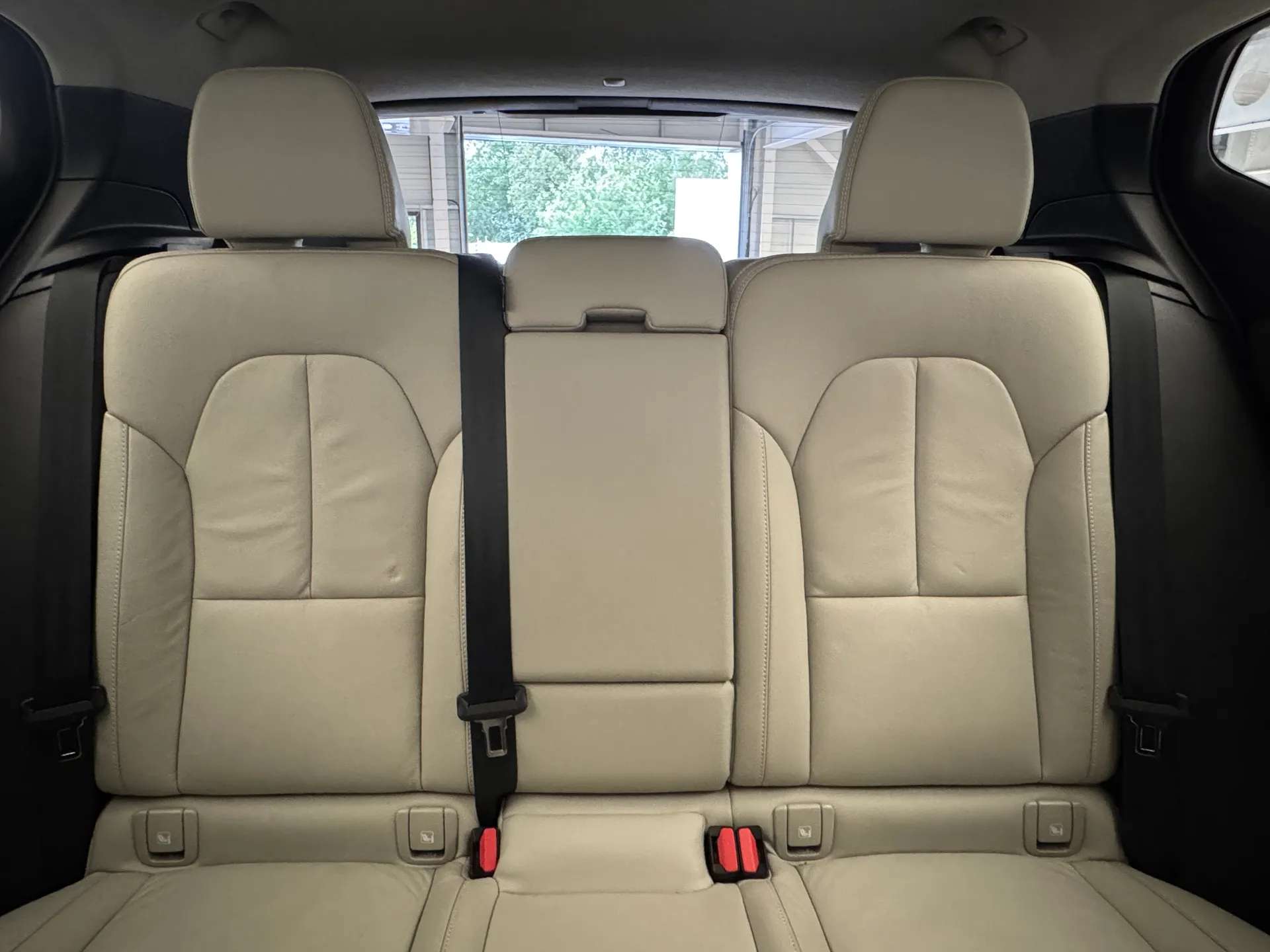 2023 VOLVO XC40 2023 VOLVO XC40