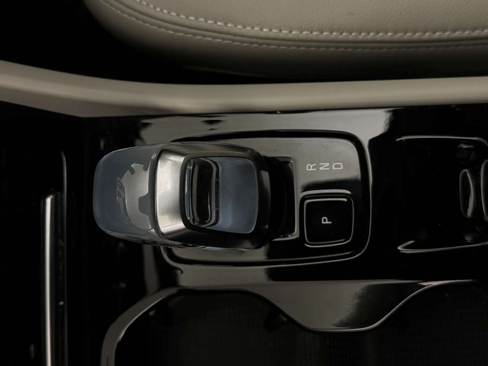 2023 VOLVO XC40 2023 VOLVO XC40