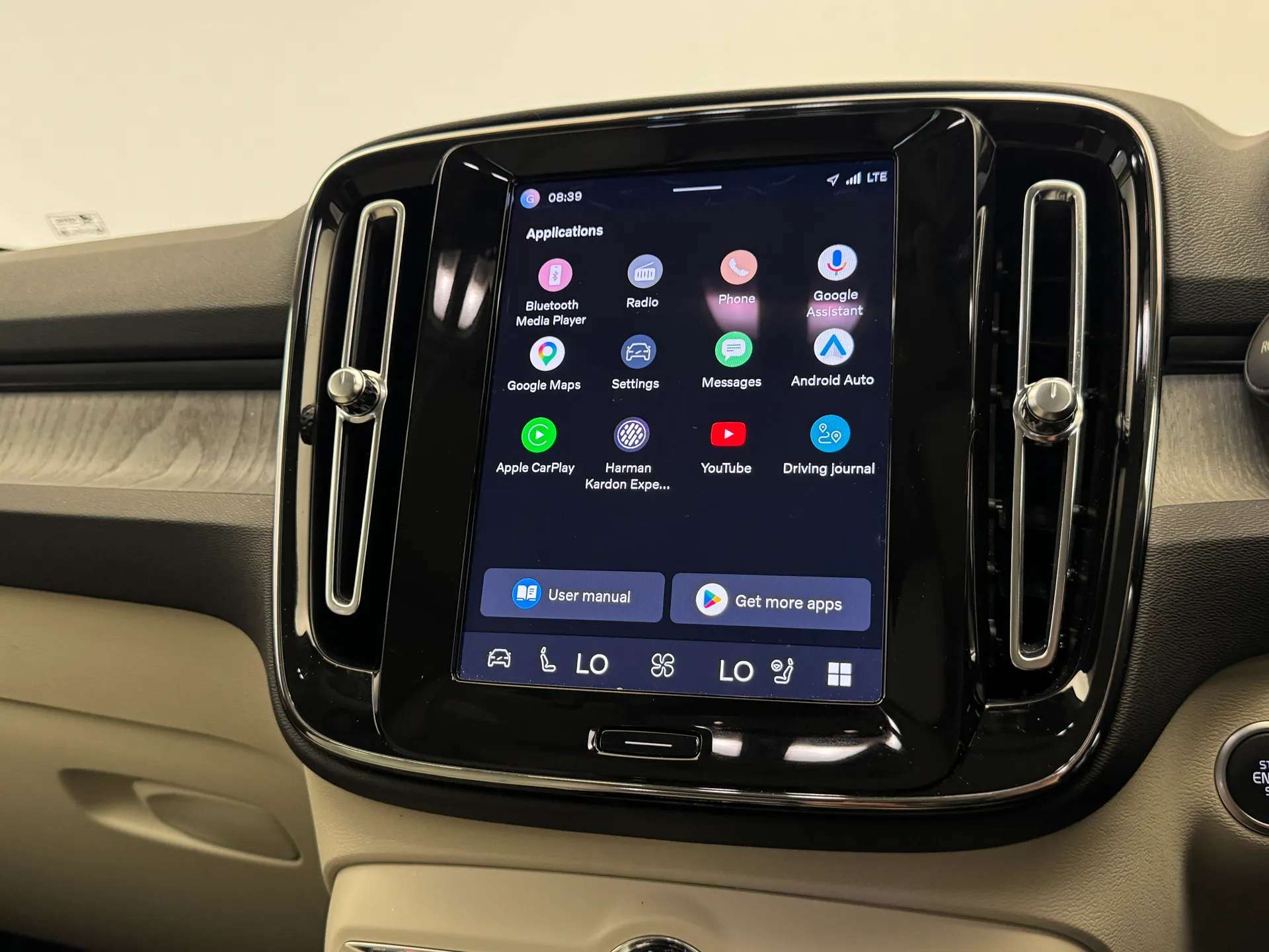 2023 VOLVO XC40 2023 VOLVO XC40