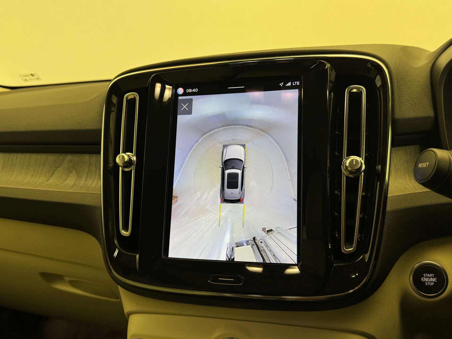 2023 VOLVO XC40 2023 VOLVO XC40