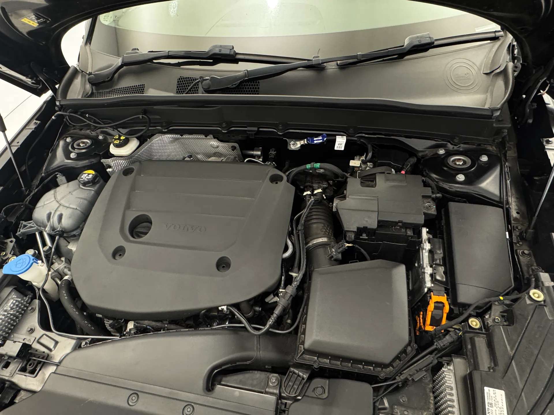 2023 VOLVO XC40 2023 VOLVO XC40