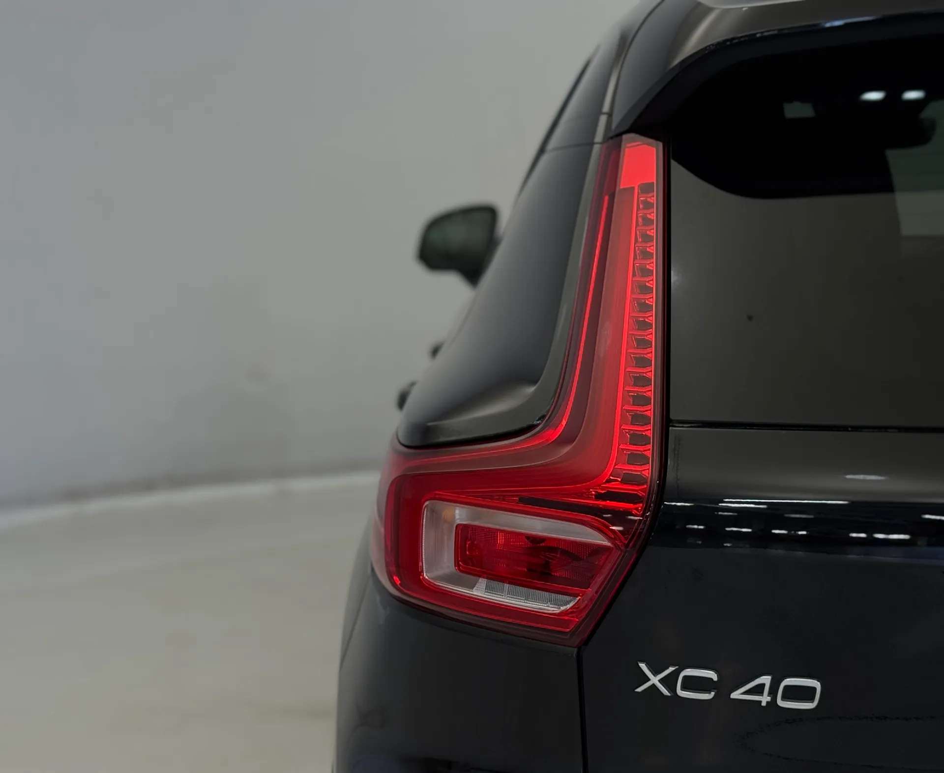 2023 VOLVO XC40 2023 VOLVO XC40