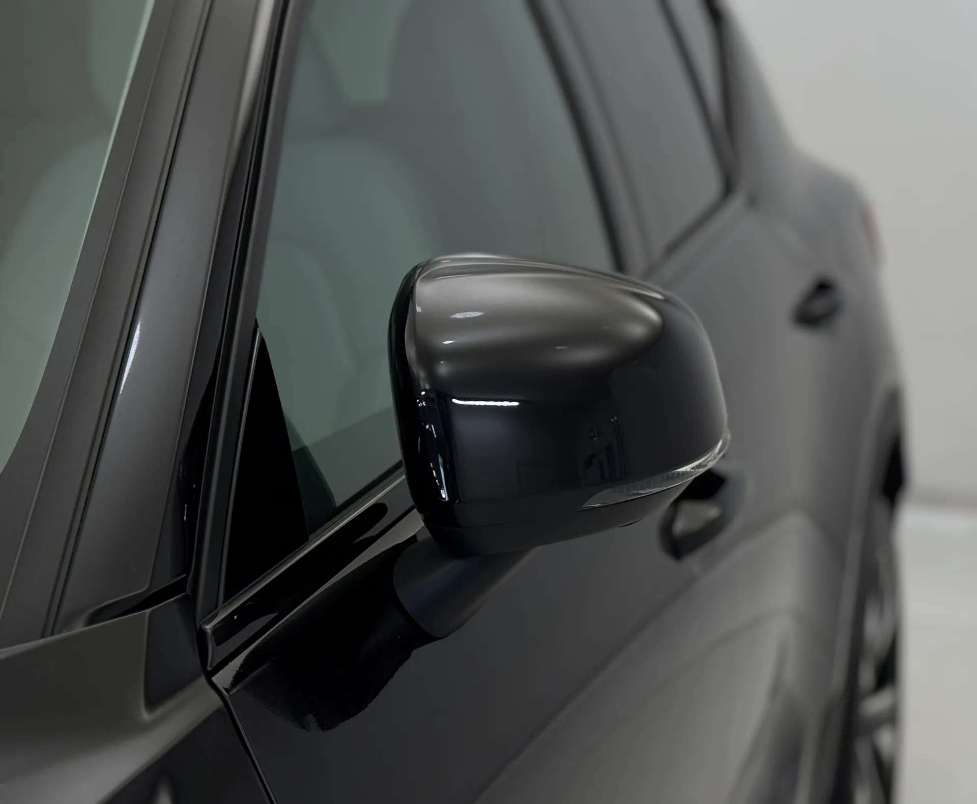 2023 VOLVO XC40 2023 VOLVO XC40