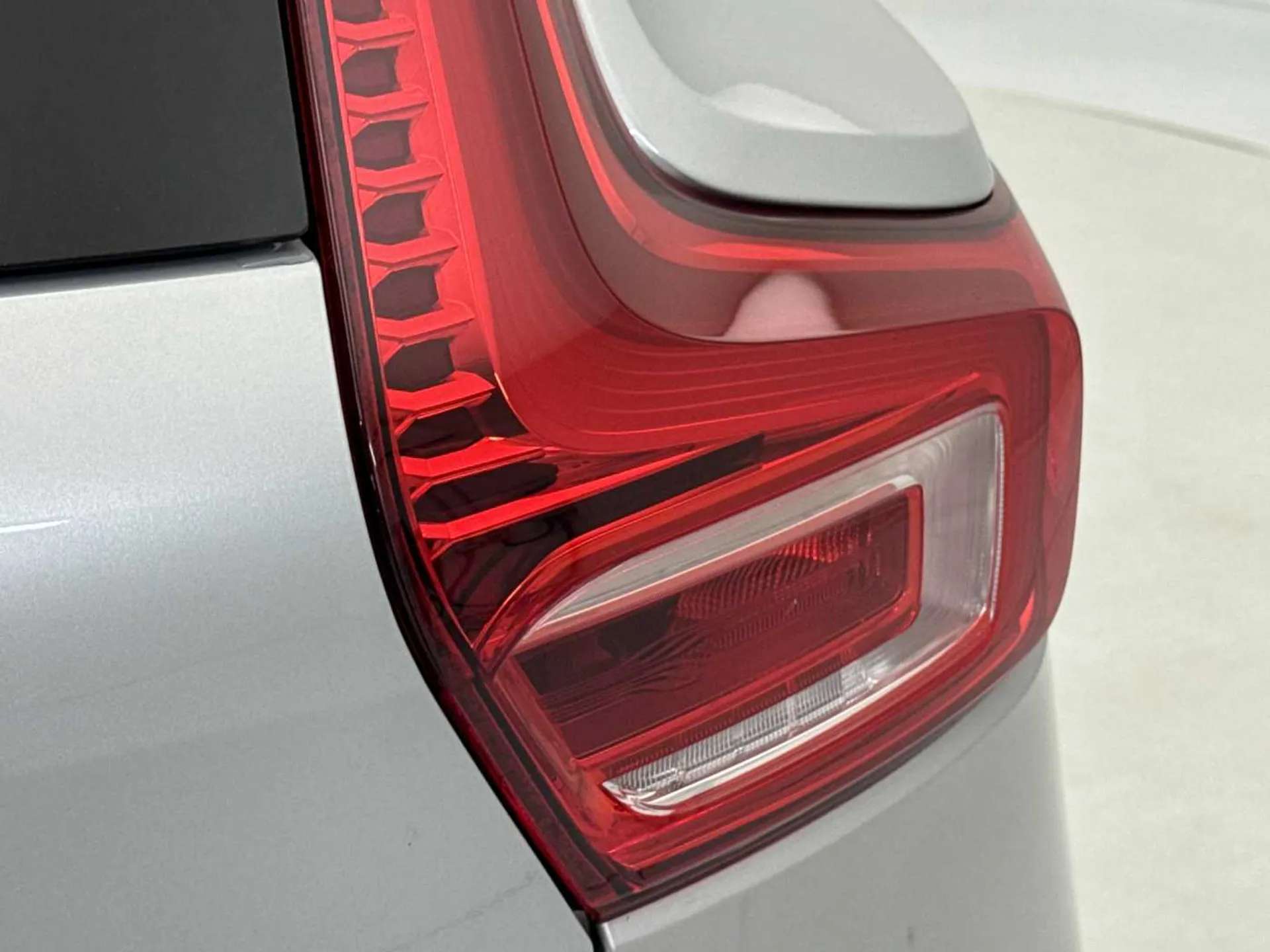 2024 VOLVO XC40 2024 VOLVO XC40