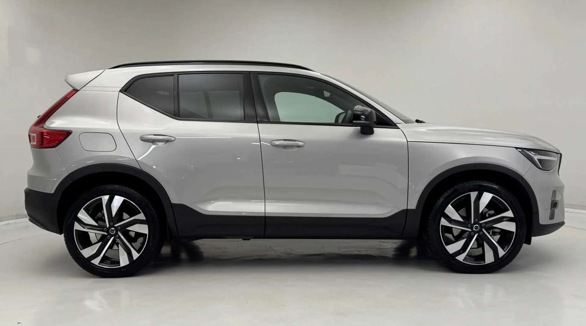 2024 VOLVO XC40 2024 VOLVO XC40