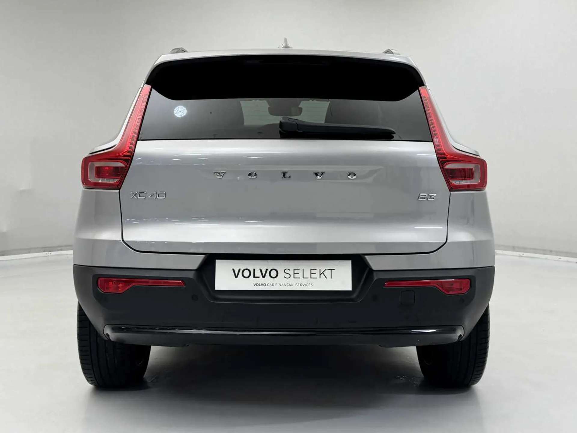 2024 VOLVO XC40 2024 VOLVO XC40