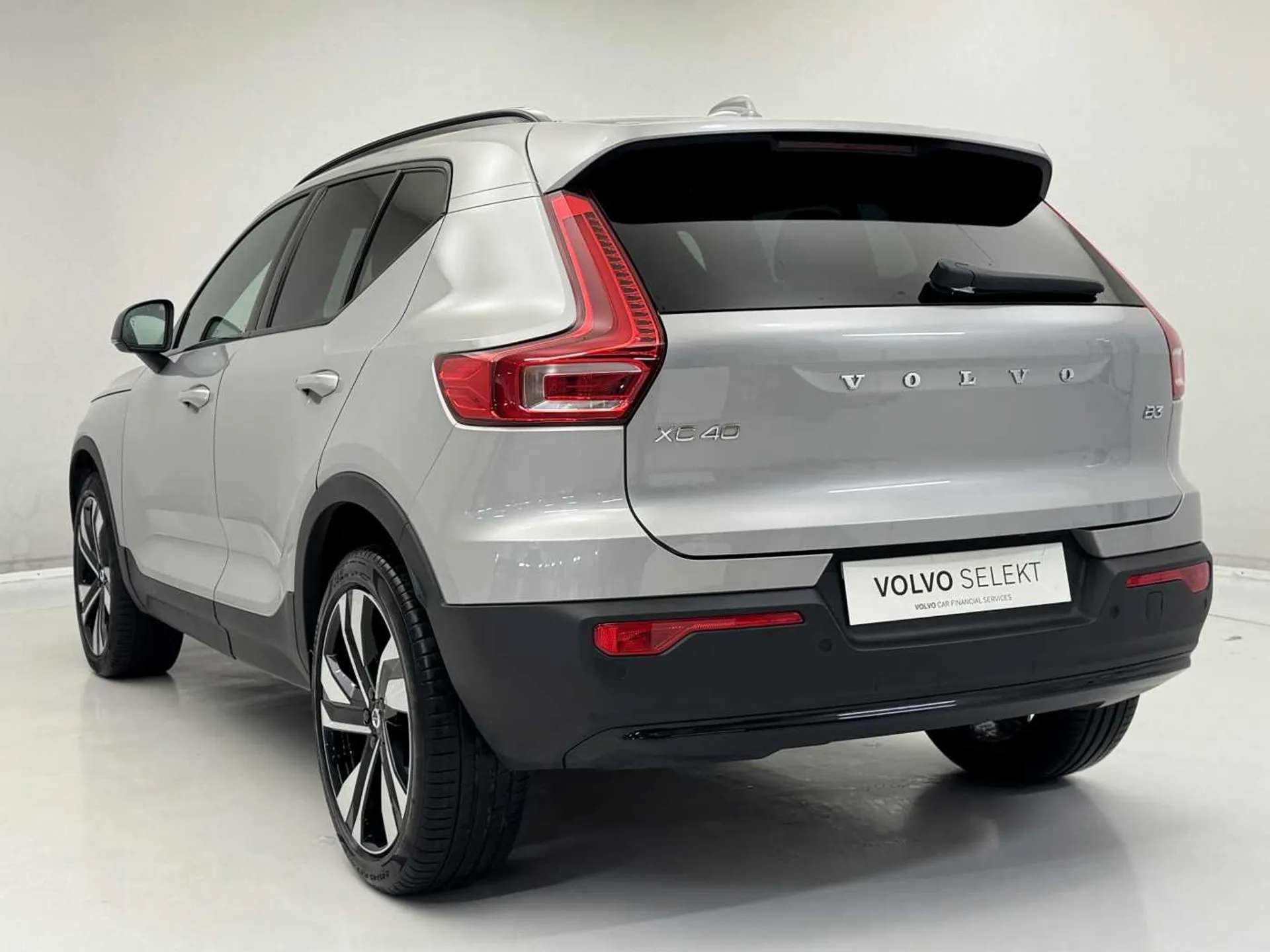 2024 VOLVO XC40 2024 VOLVO XC40