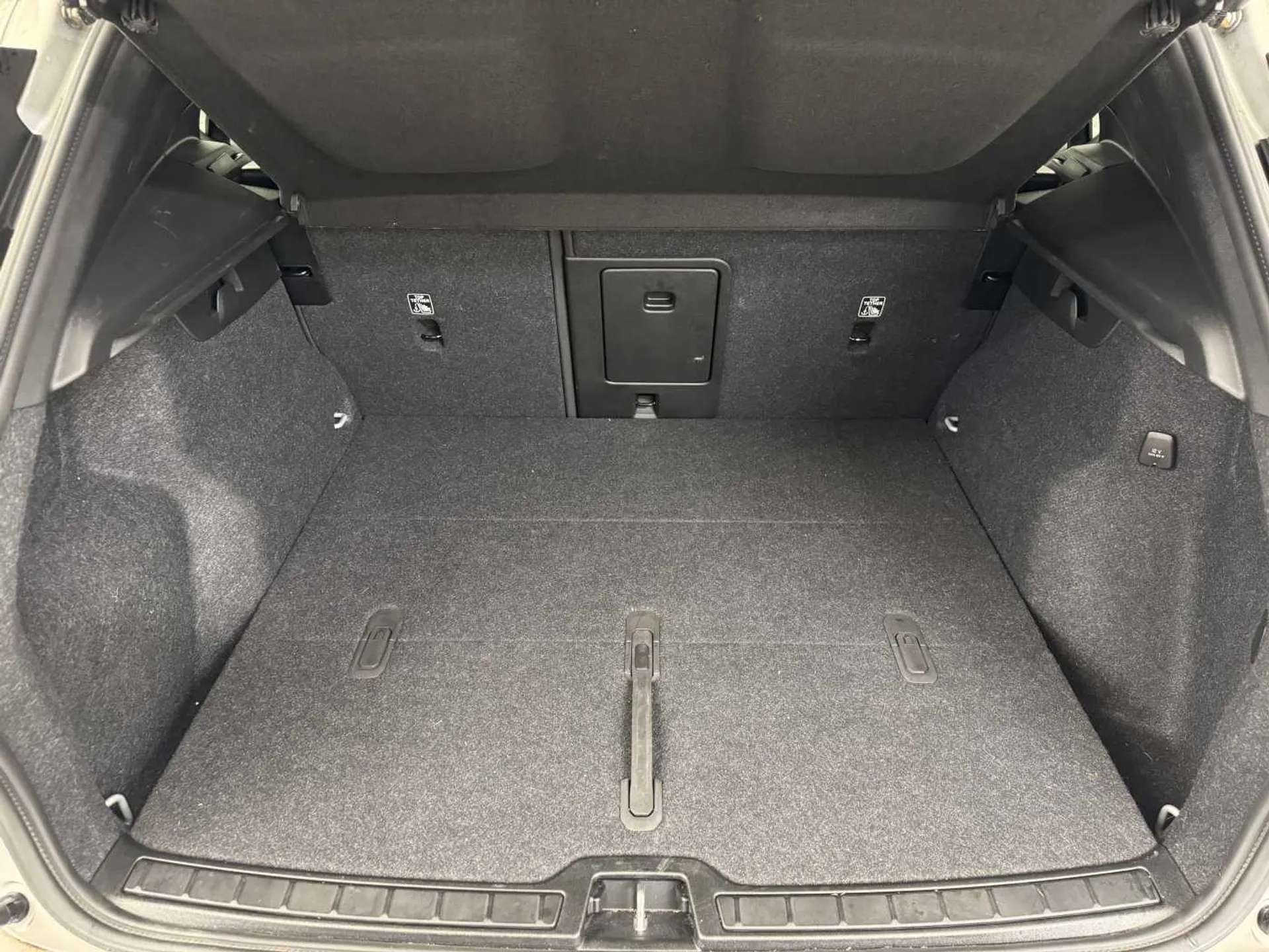 2024 VOLVO XC40 2024 VOLVO XC40