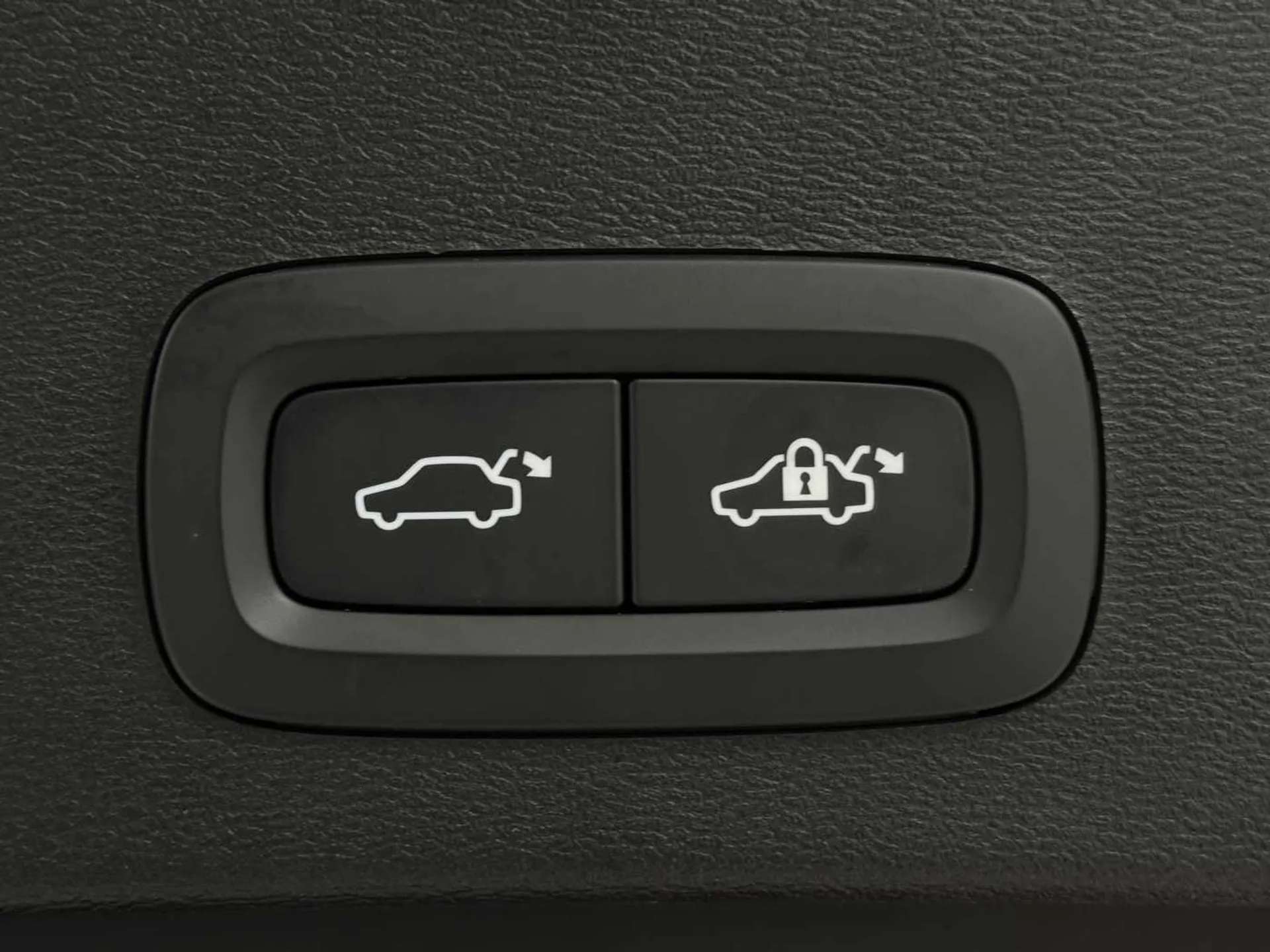 2024 VOLVO XC40 2024 VOLVO XC40