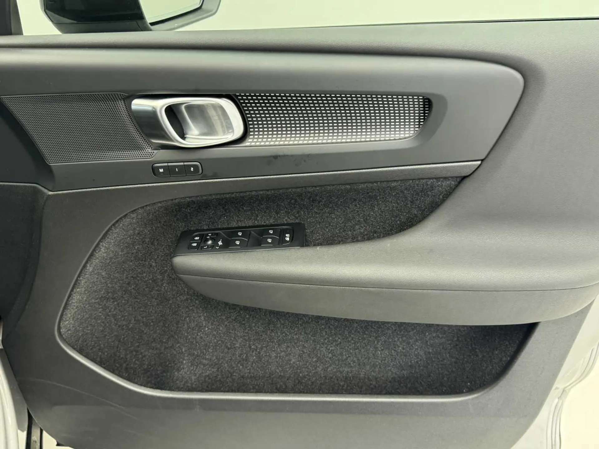 2024 VOLVO XC40 2024 VOLVO XC40