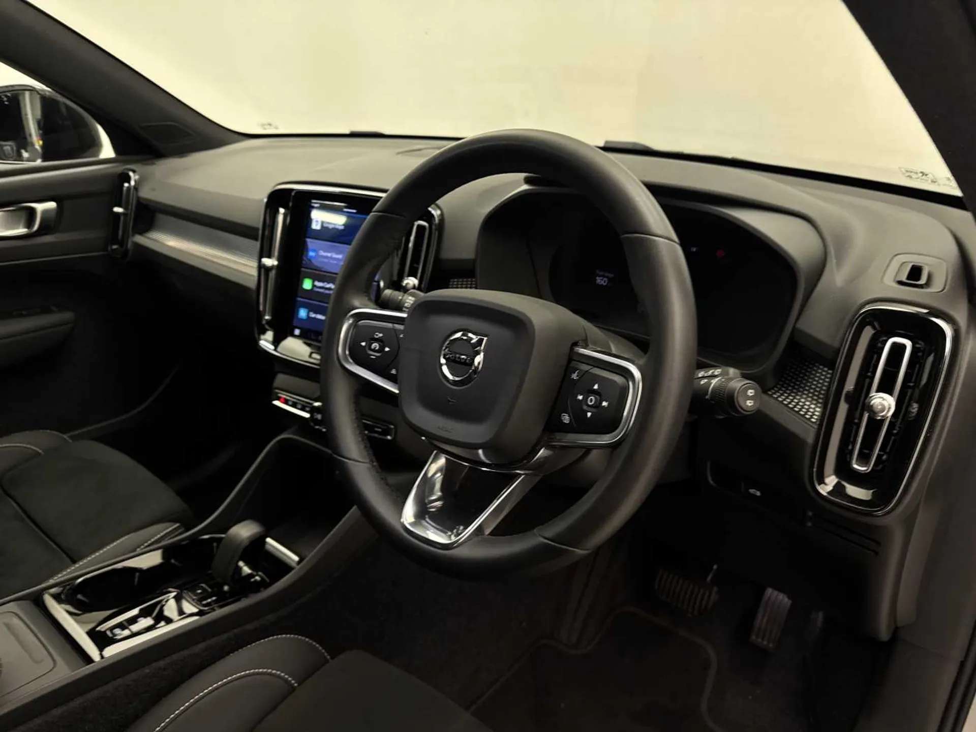 2024 VOLVO XC40 2024 VOLVO XC40