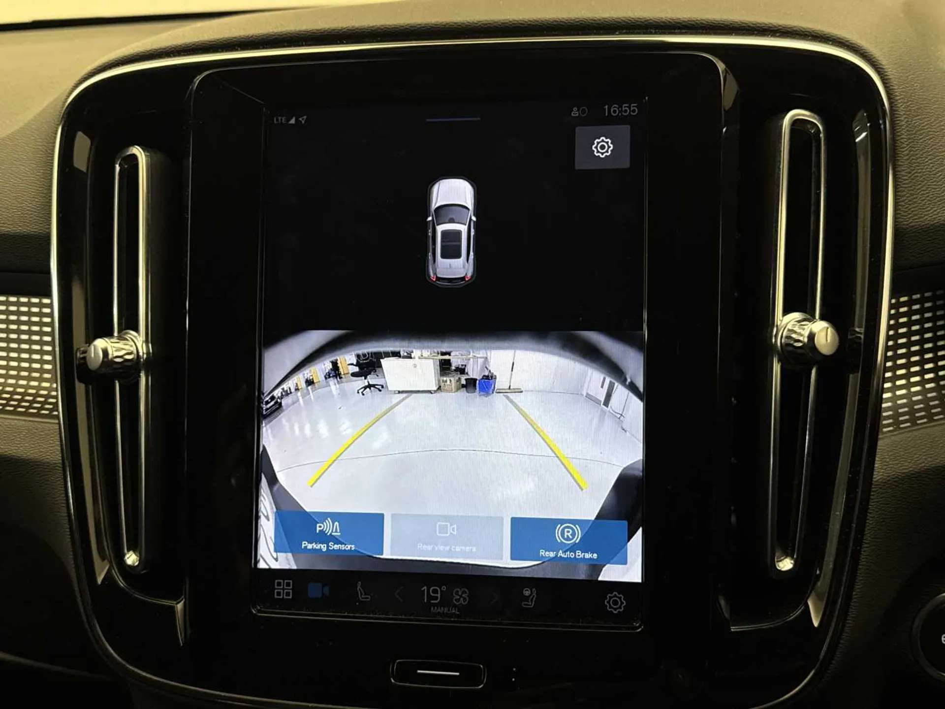 2024 VOLVO XC40 2024 VOLVO XC40