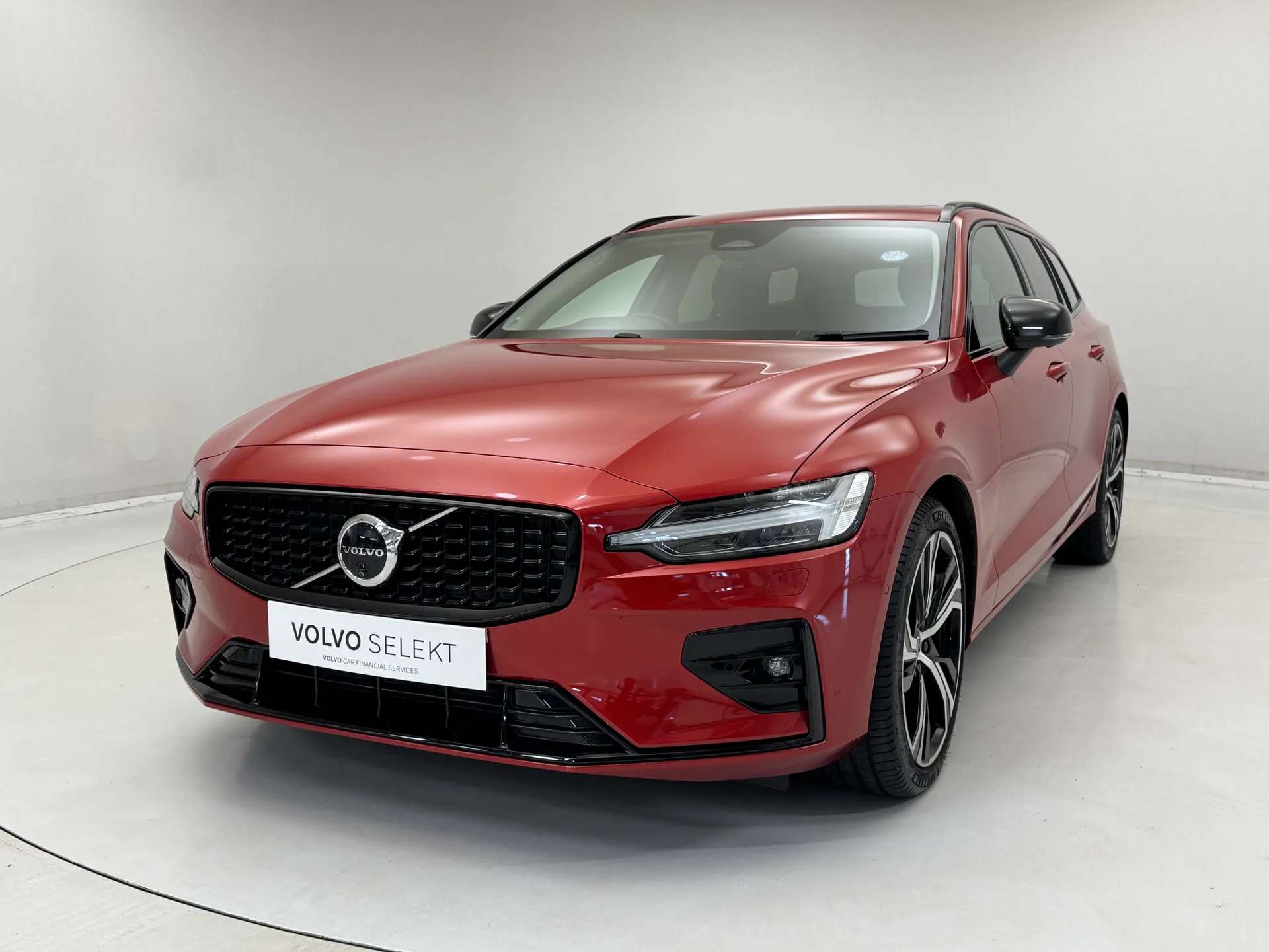 A 2025 VOLVO V60 2.0 B4P Ultra Dark 5dr Auto A 2025 VOLVO V60 2.0 B4P Ultra Dark 5dr Auto