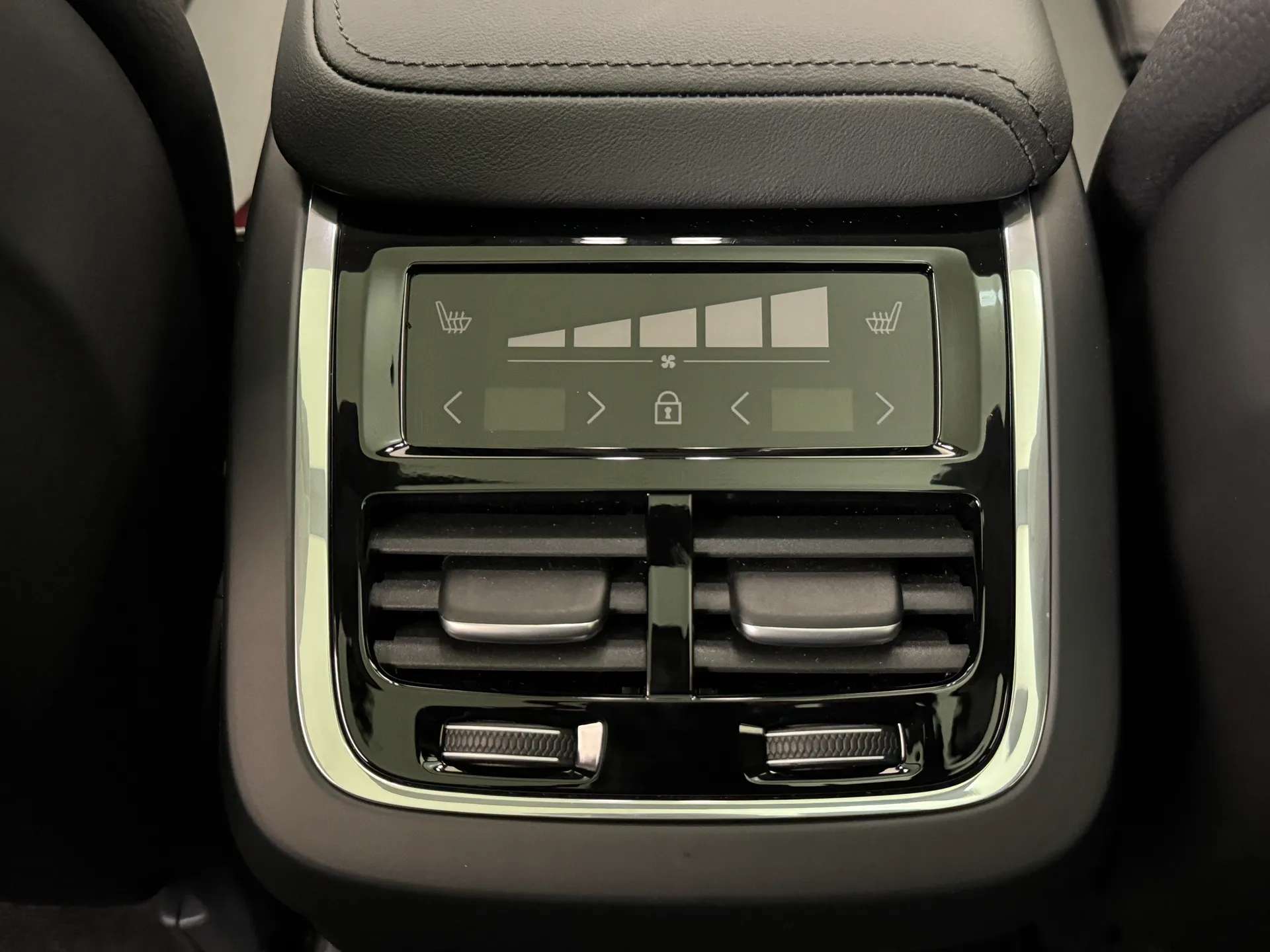 2025 VOLVO V60 2025 VOLVO V60