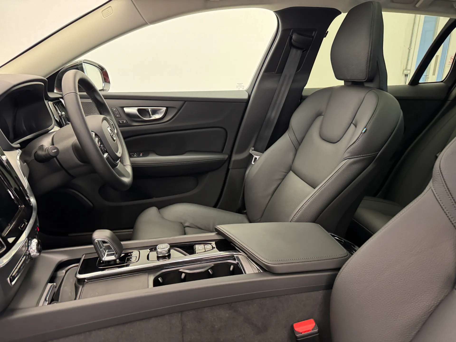 2025 VOLVO V60 2025 VOLVO V60