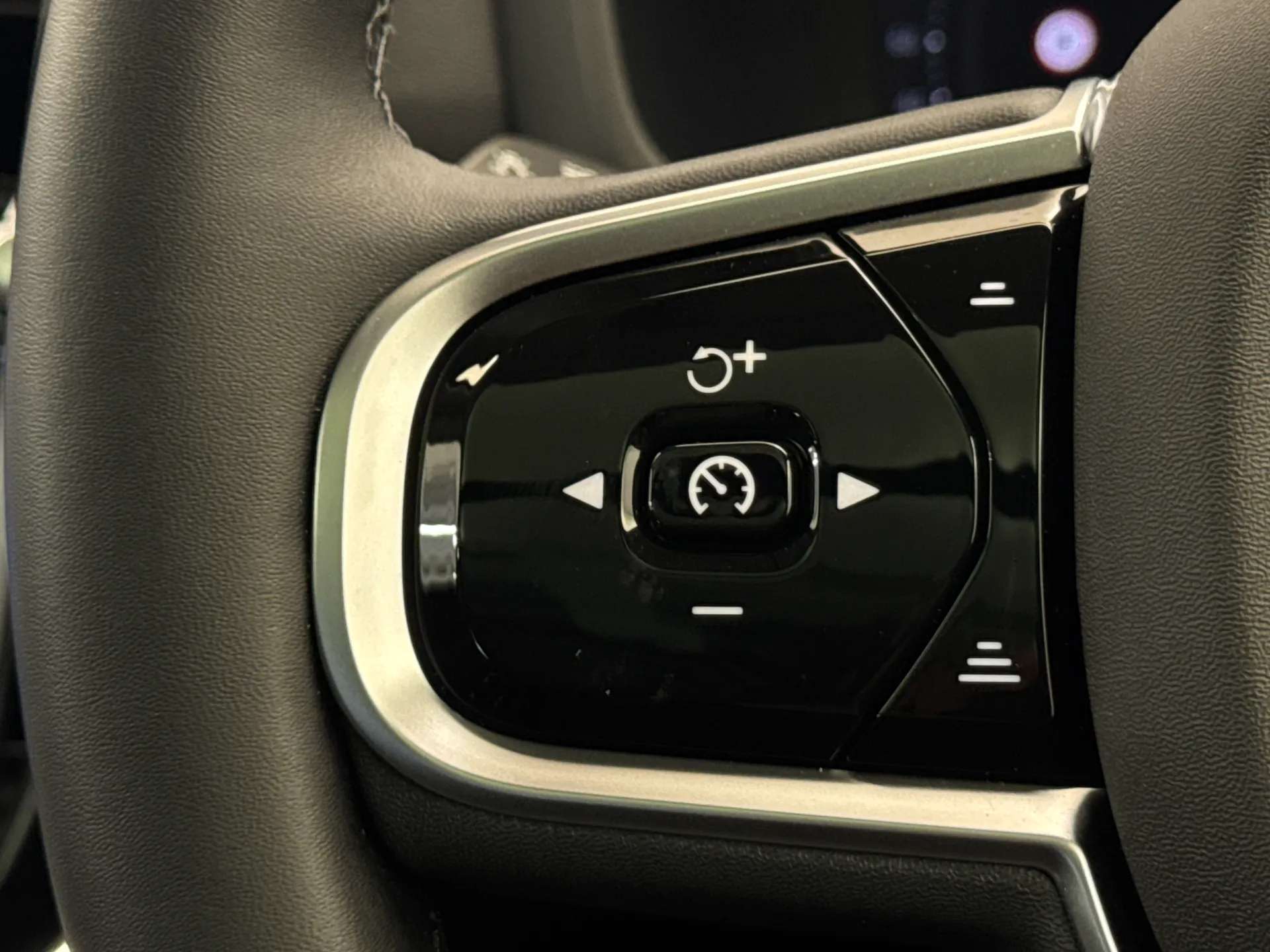 2025 VOLVO V60 2025 VOLVO V60