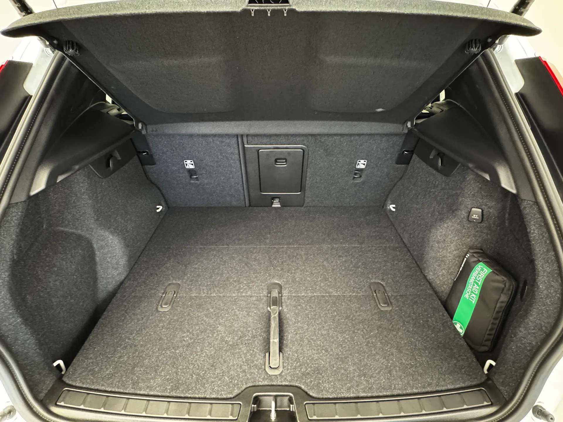 2023 VOLVO XC40 2023 VOLVO XC40