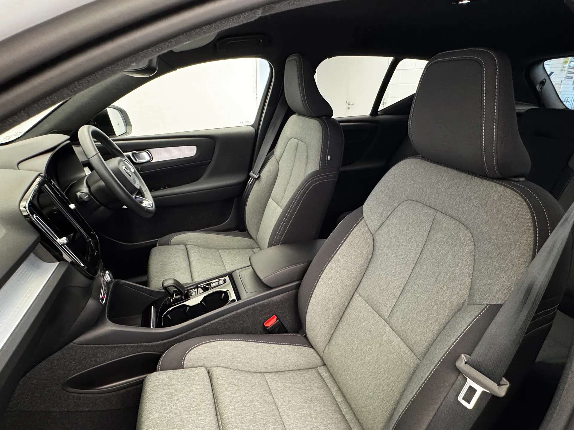 2023 VOLVO XC40 2023 VOLVO XC40