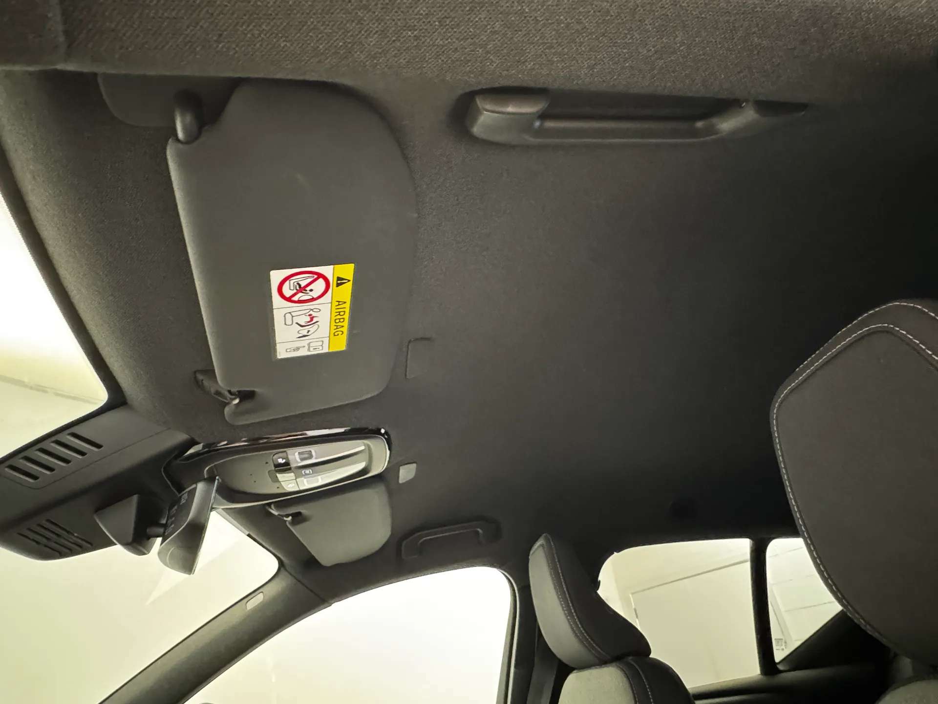 2023 VOLVO XC40 2023 VOLVO XC40