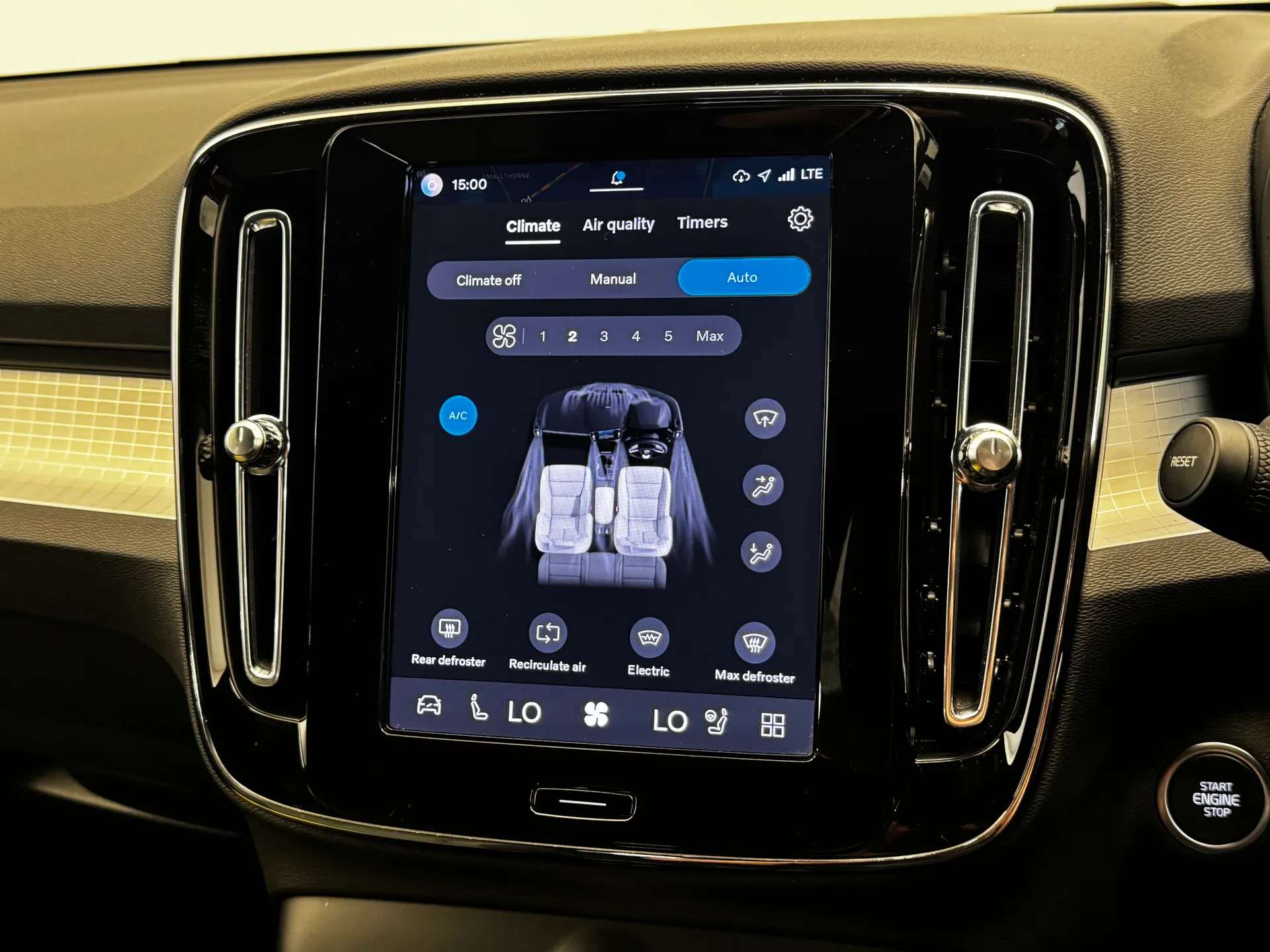 2023 VOLVO XC40 2023 VOLVO XC40