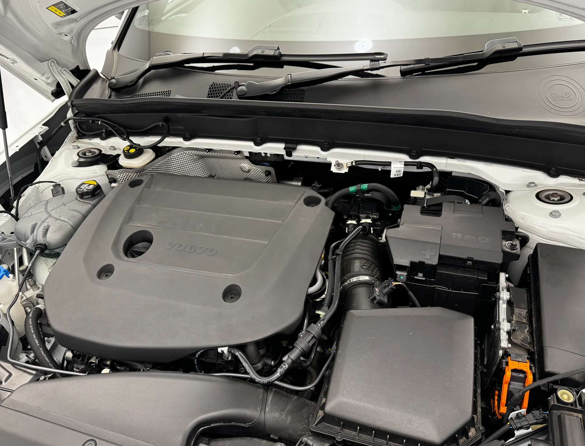2023 VOLVO XC40 2023 VOLVO XC40