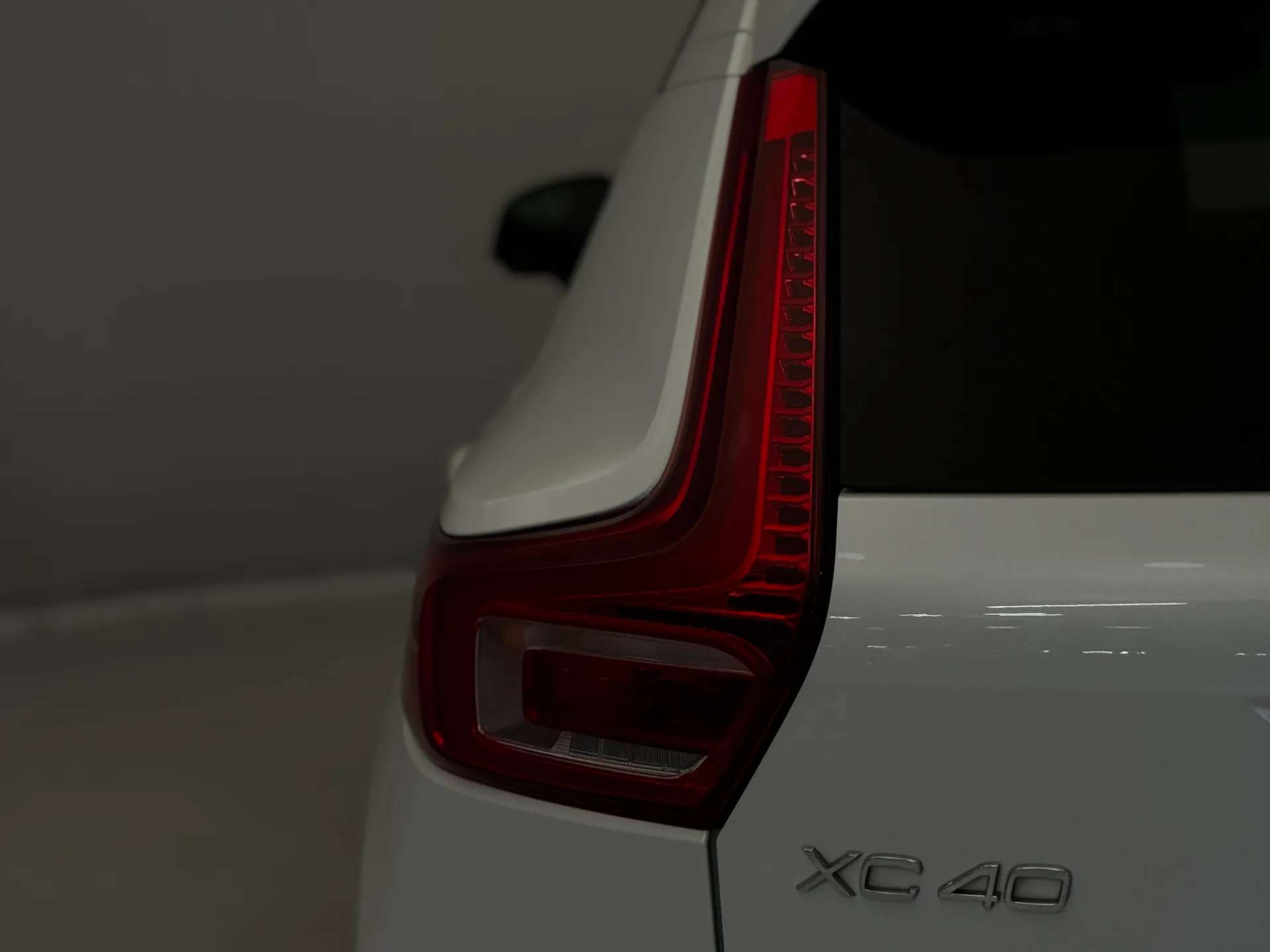 2023 VOLVO XC40 2023 VOLVO XC40