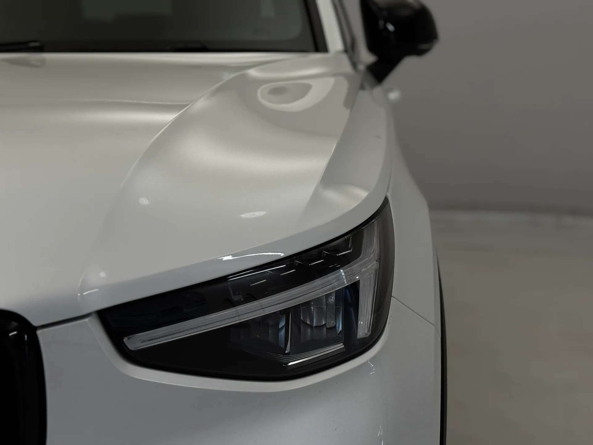 2023 VOLVO XC40 2023 VOLVO XC40