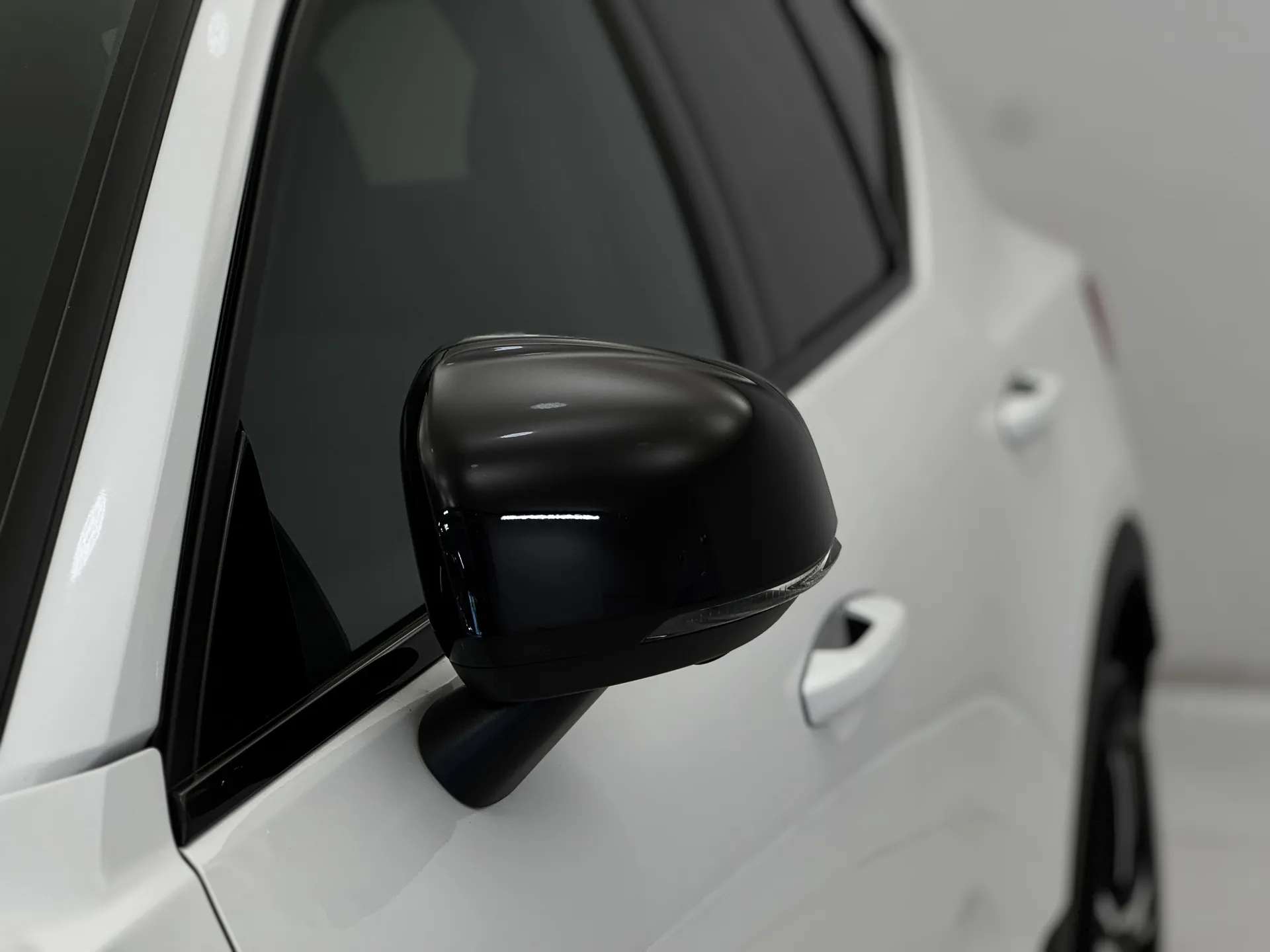 2023 VOLVO XC40 2023 VOLVO XC40