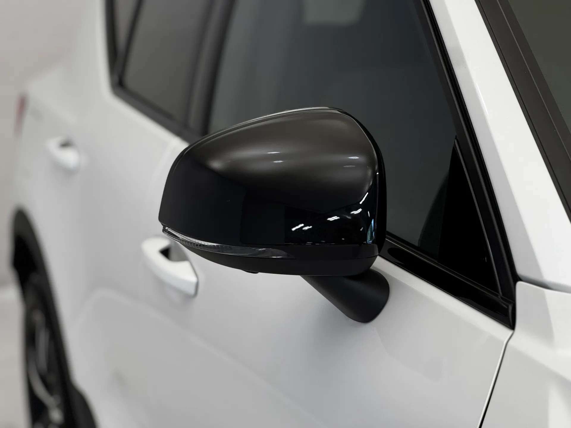 2023 VOLVO XC40 2023 VOLVO XC40
