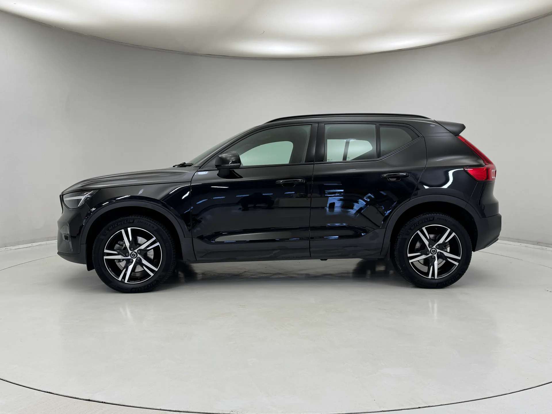 A 2023 VOLVO XC40 2.0 B3P Plus Dark 5dr Auto A 2023 VOLVO XC40 2.0 B3P Plus Dark 5dr Auto