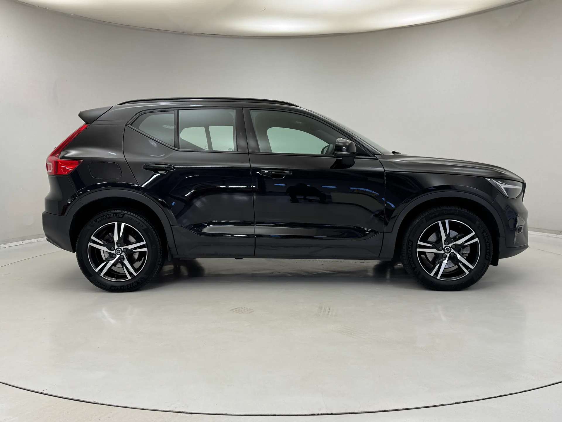 2023 VOLVO XC40 2023 VOLVO XC40