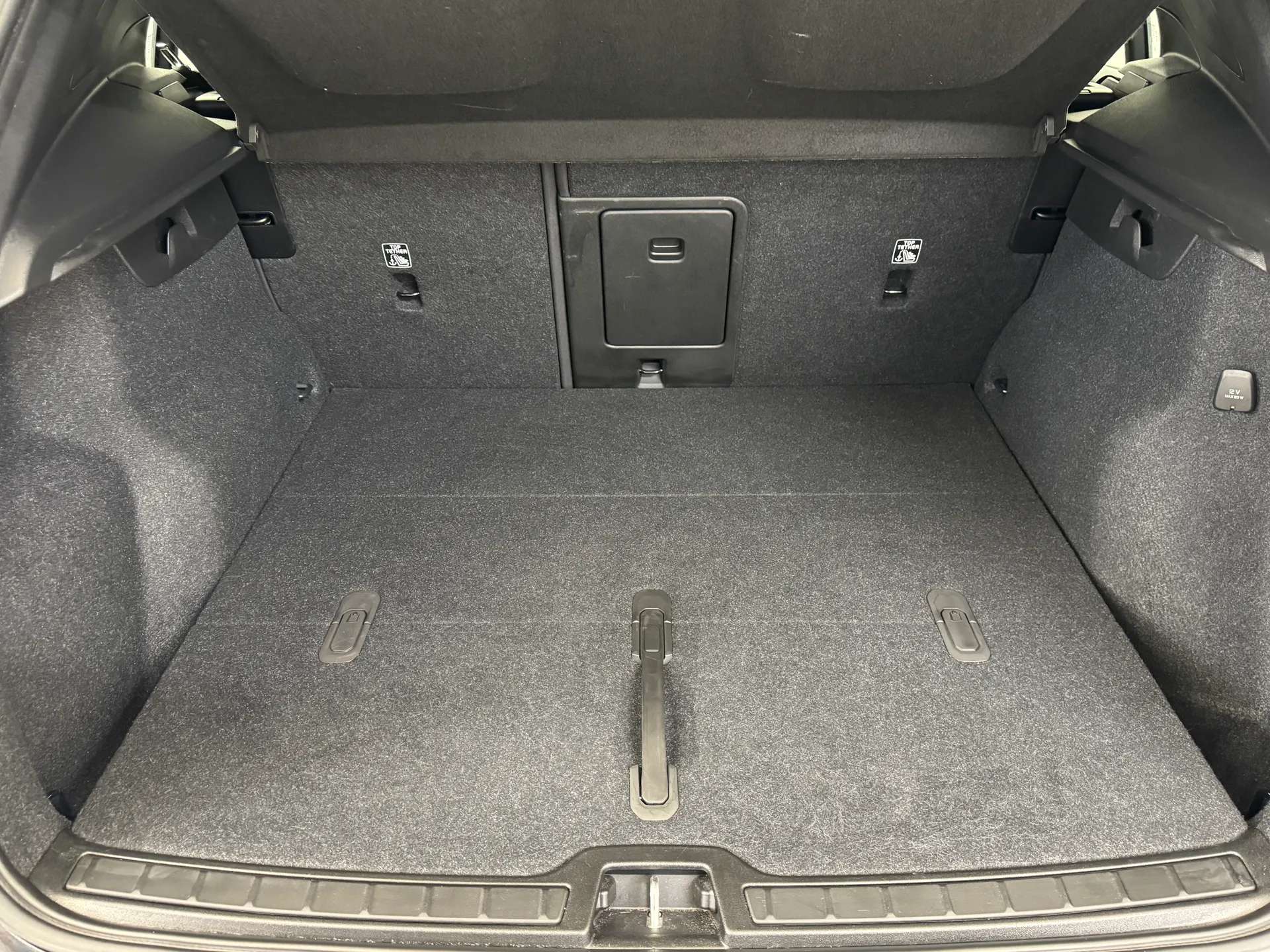 2023 VOLVO XC40 2023 VOLVO XC40