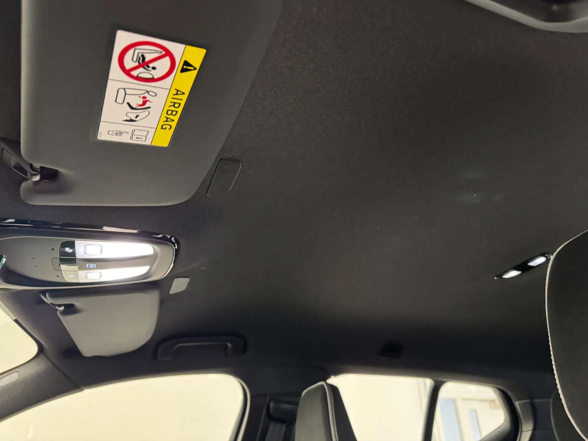 2023 VOLVO XC40 2023 VOLVO XC40