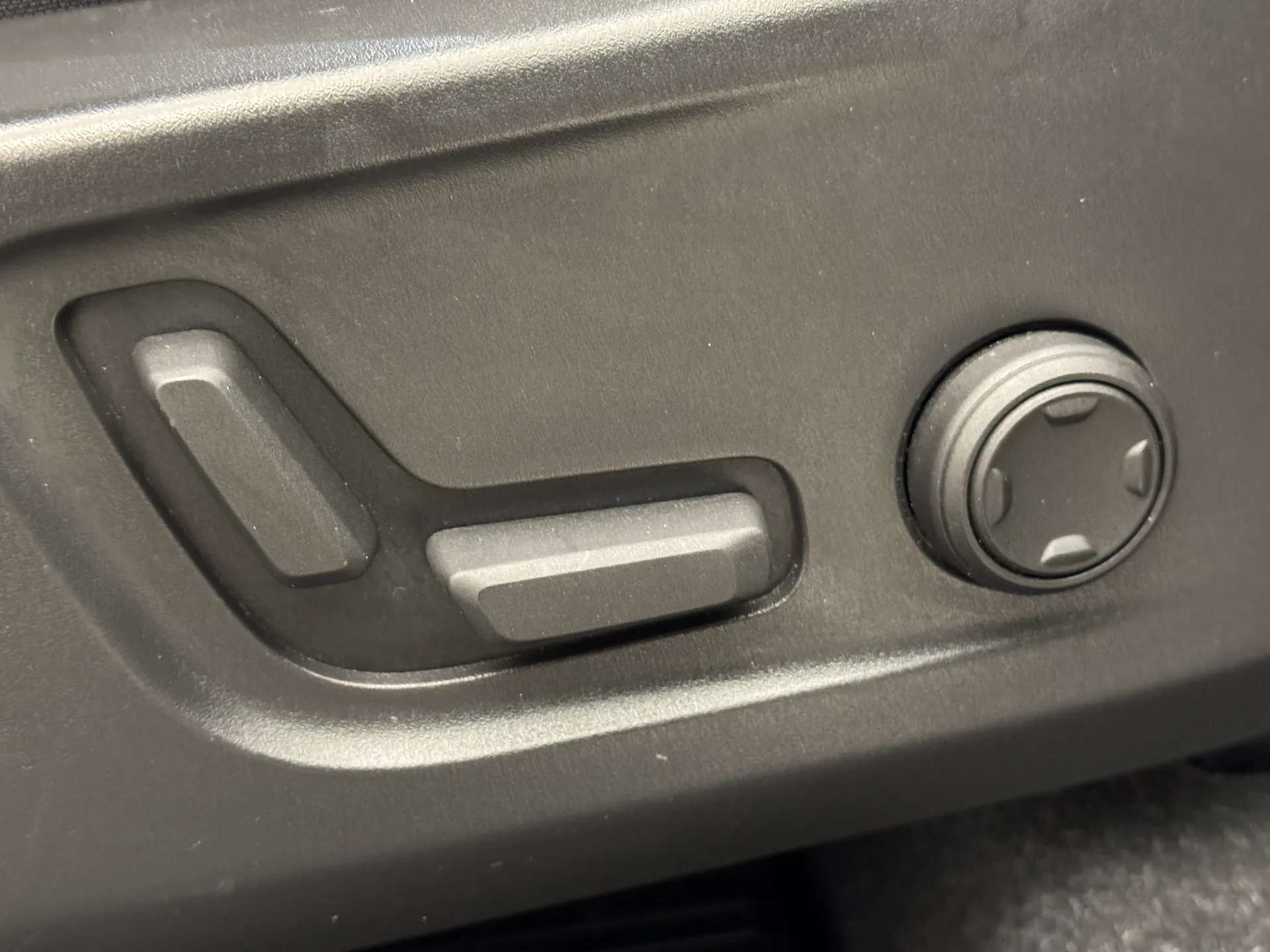 2023 VOLVO XC40 2023 VOLVO XC40