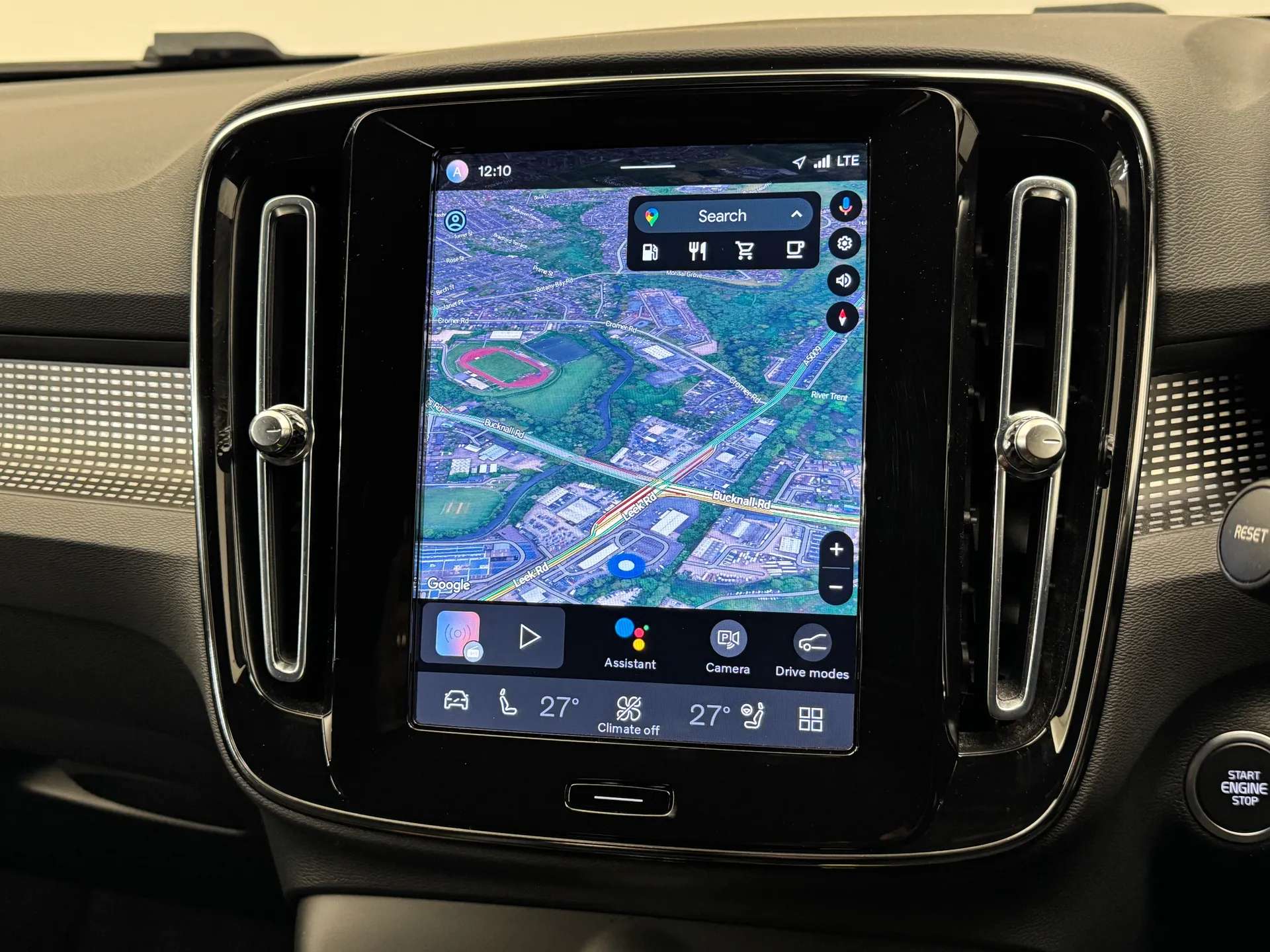 2023 VOLVO XC40 2023 VOLVO XC40