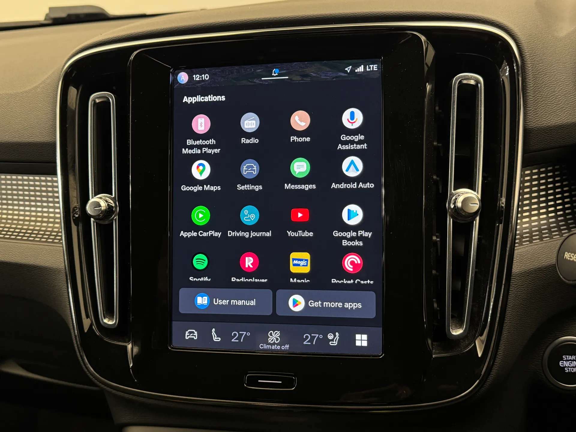 2023 VOLVO XC40 2023 VOLVO XC40