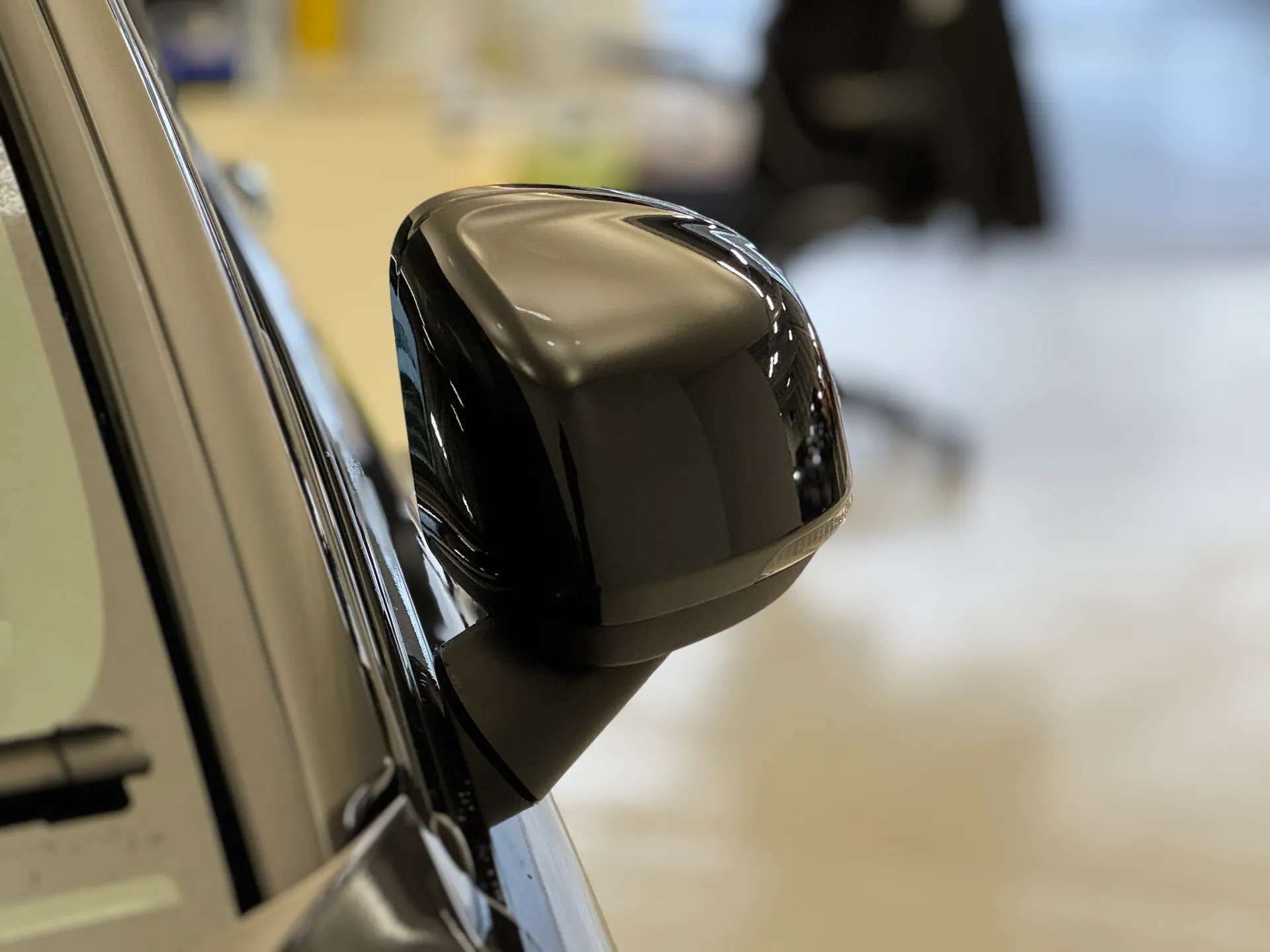 2023 VOLVO XC40 2023 VOLVO XC40