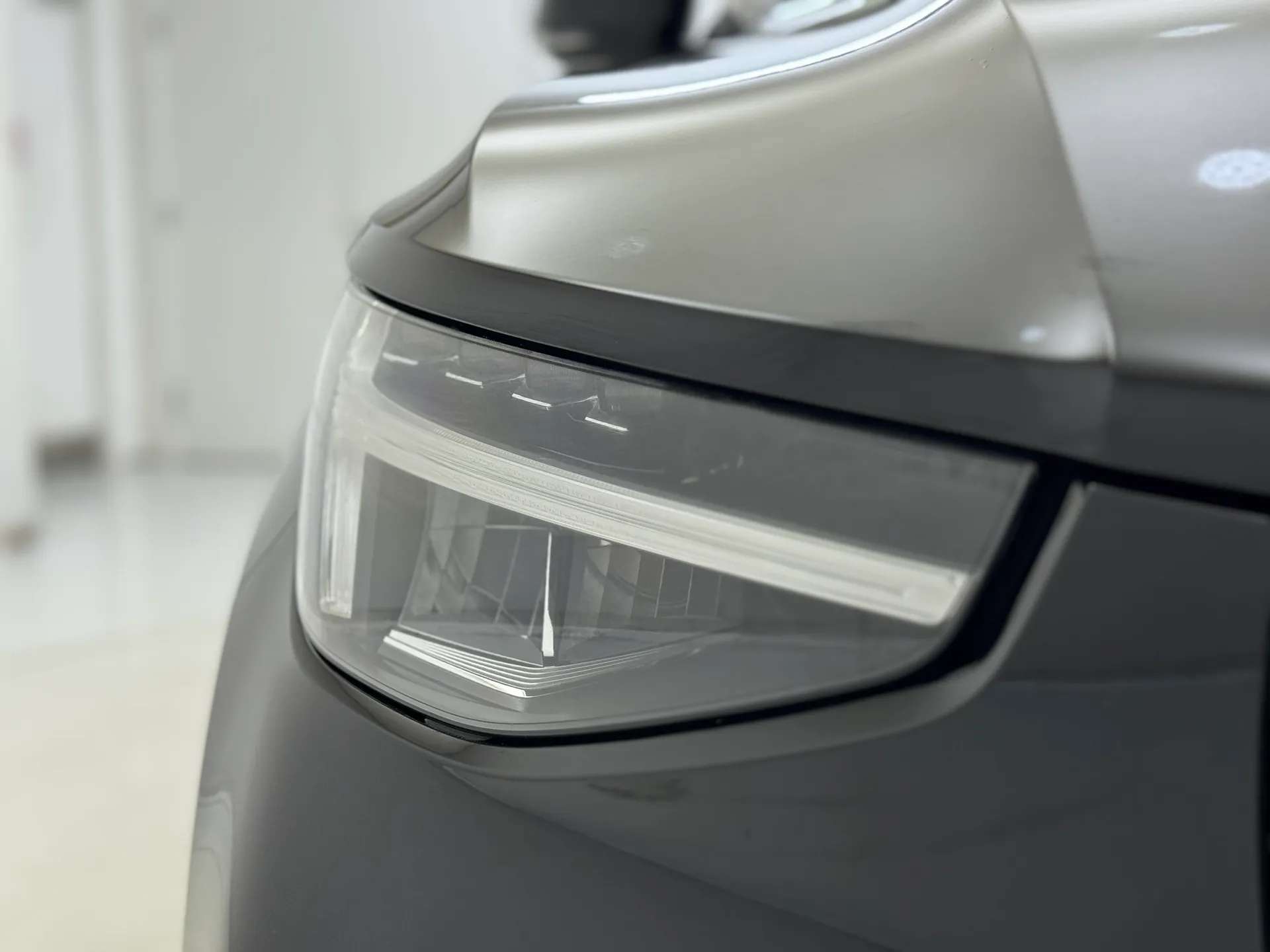 2023 VOLVO XC40 2023 VOLVO XC40